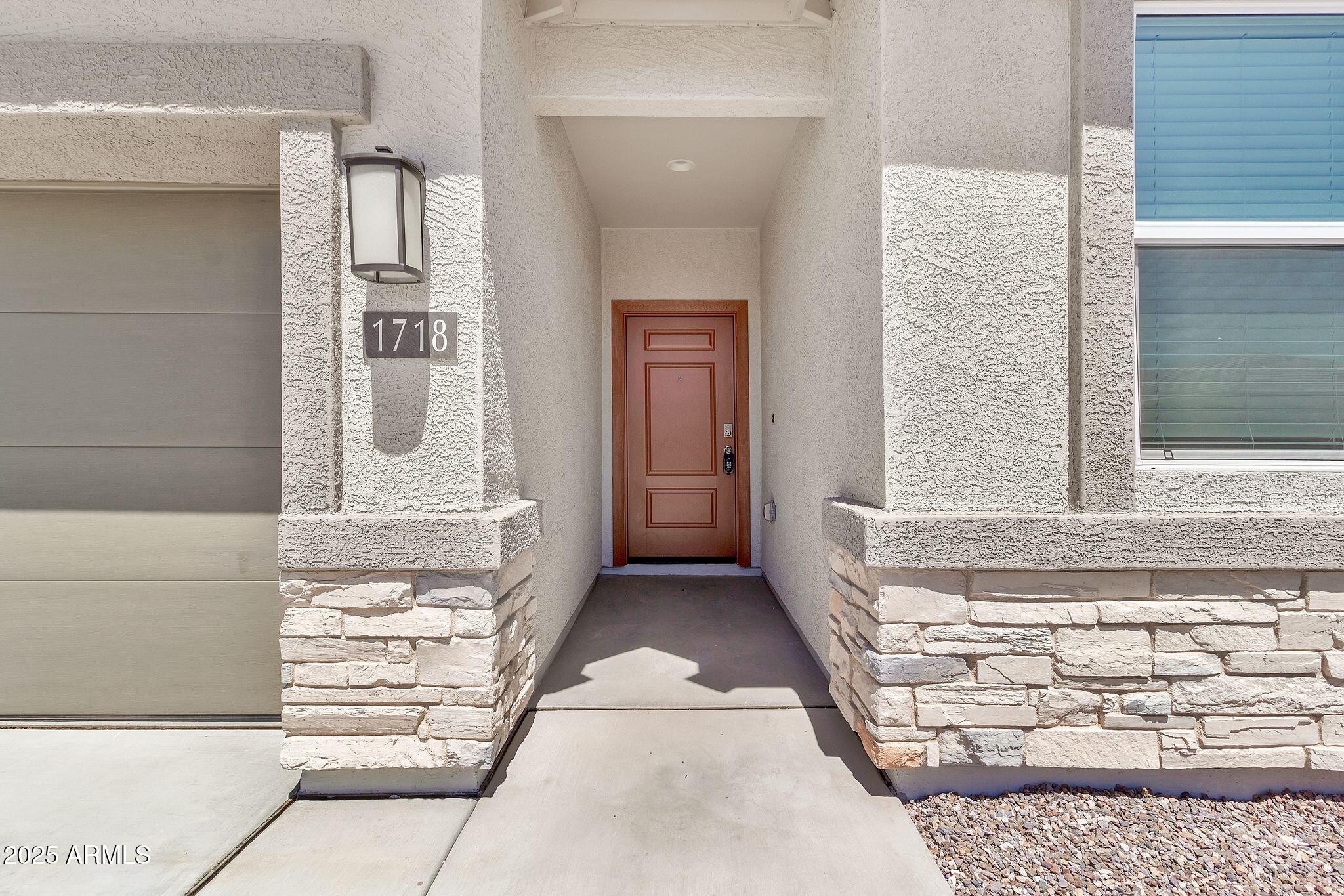 1718 W Sombra Avenue