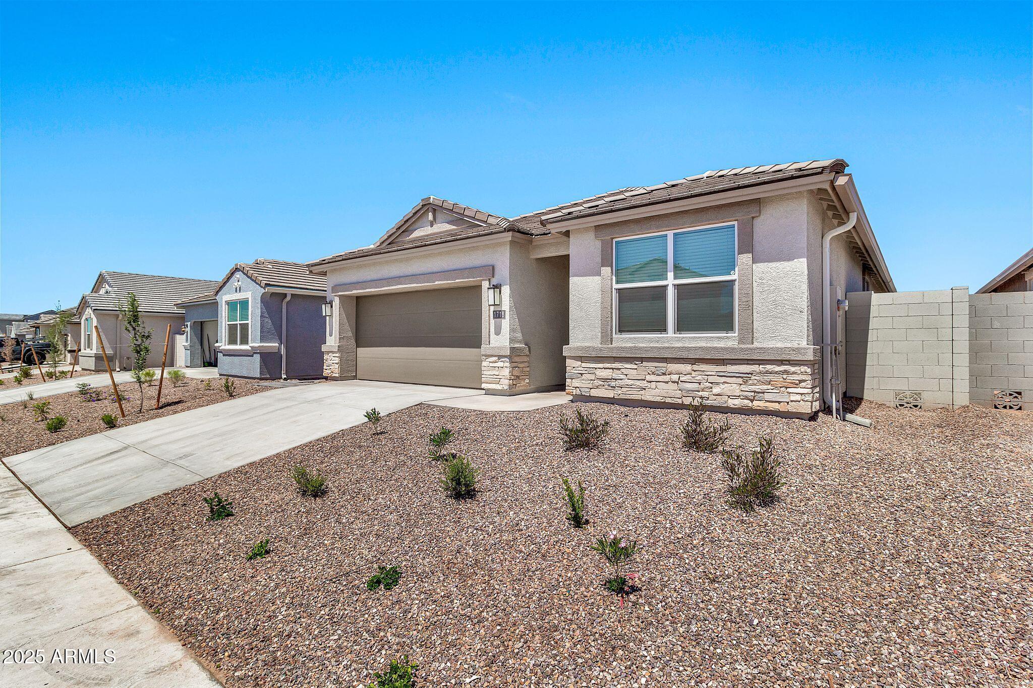 1718 W Sombra Avenue