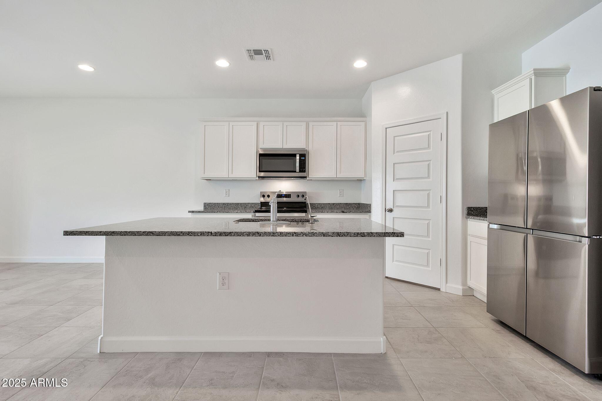 1718 W Sombra Avenue