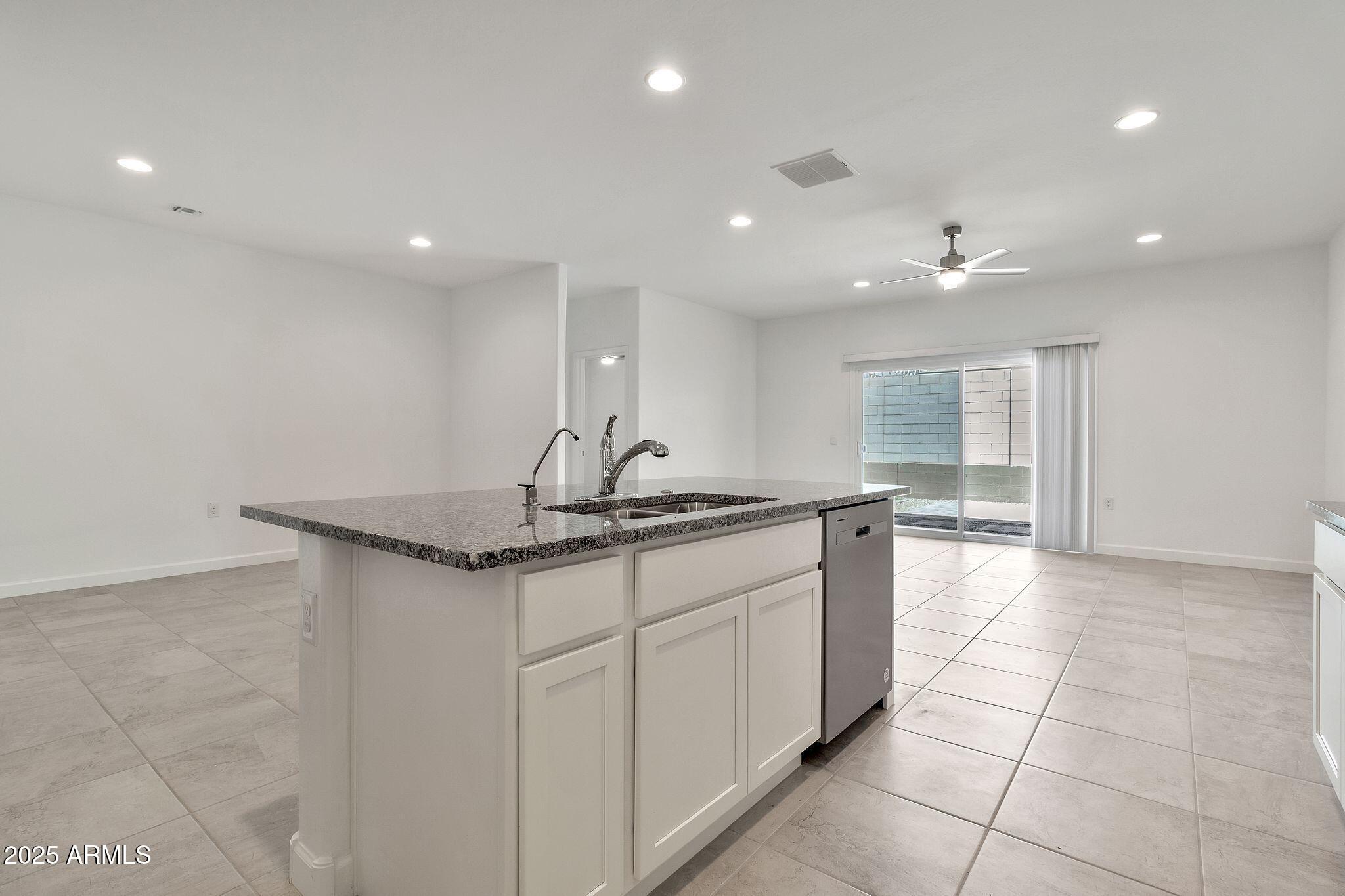 1718 W Sombra Avenue