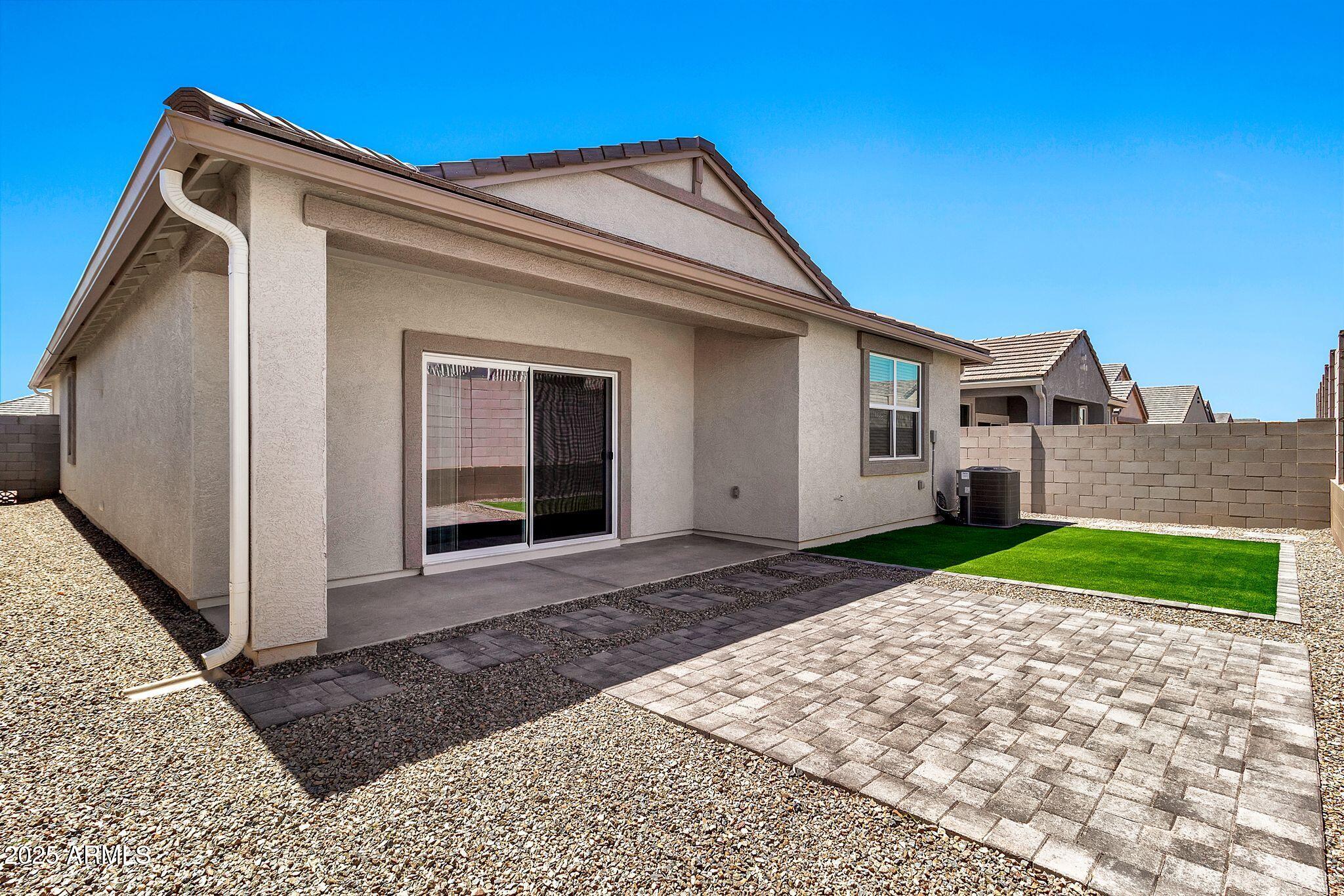 1718 W Sombra Avenue