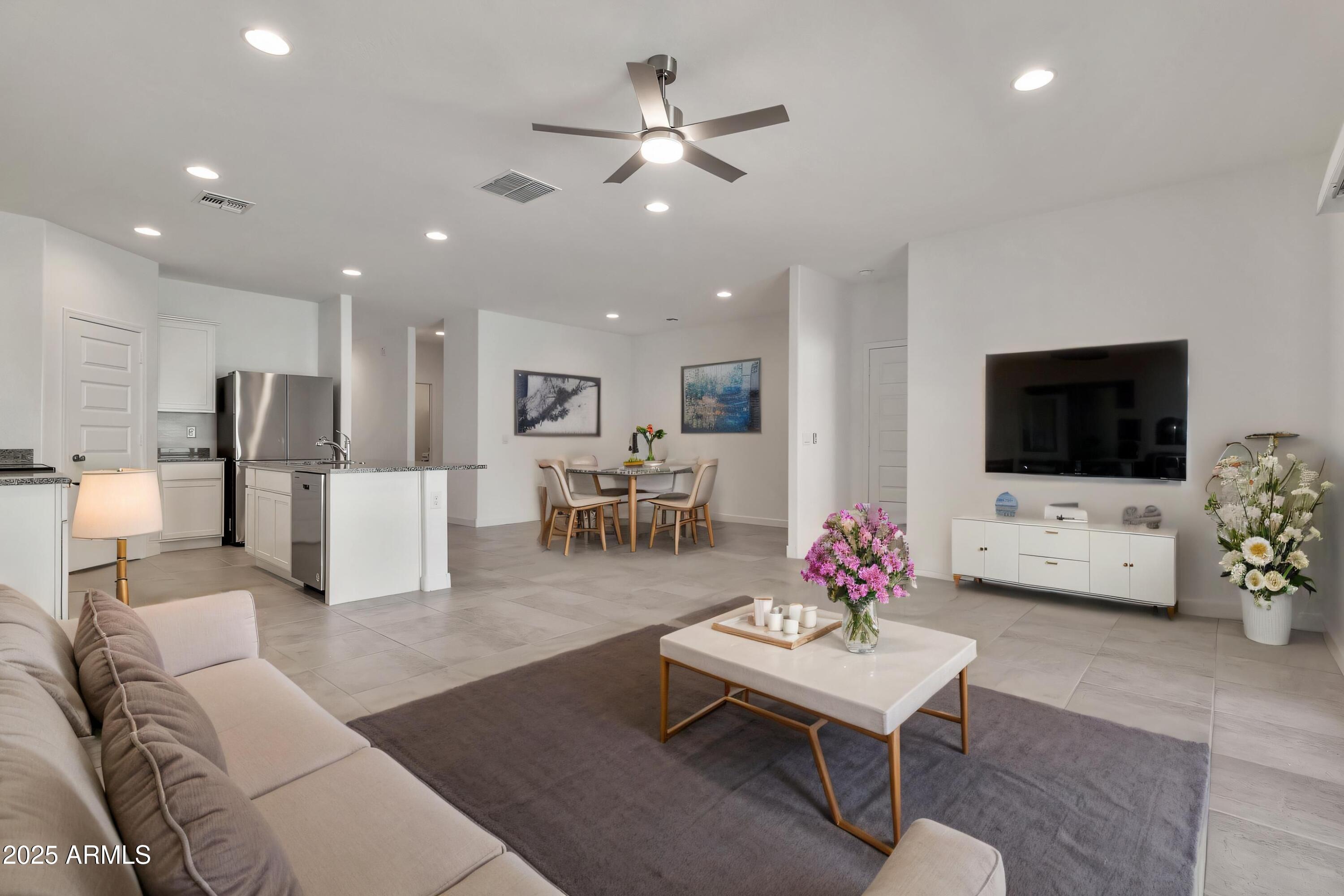 1718 W Sombra Avenue