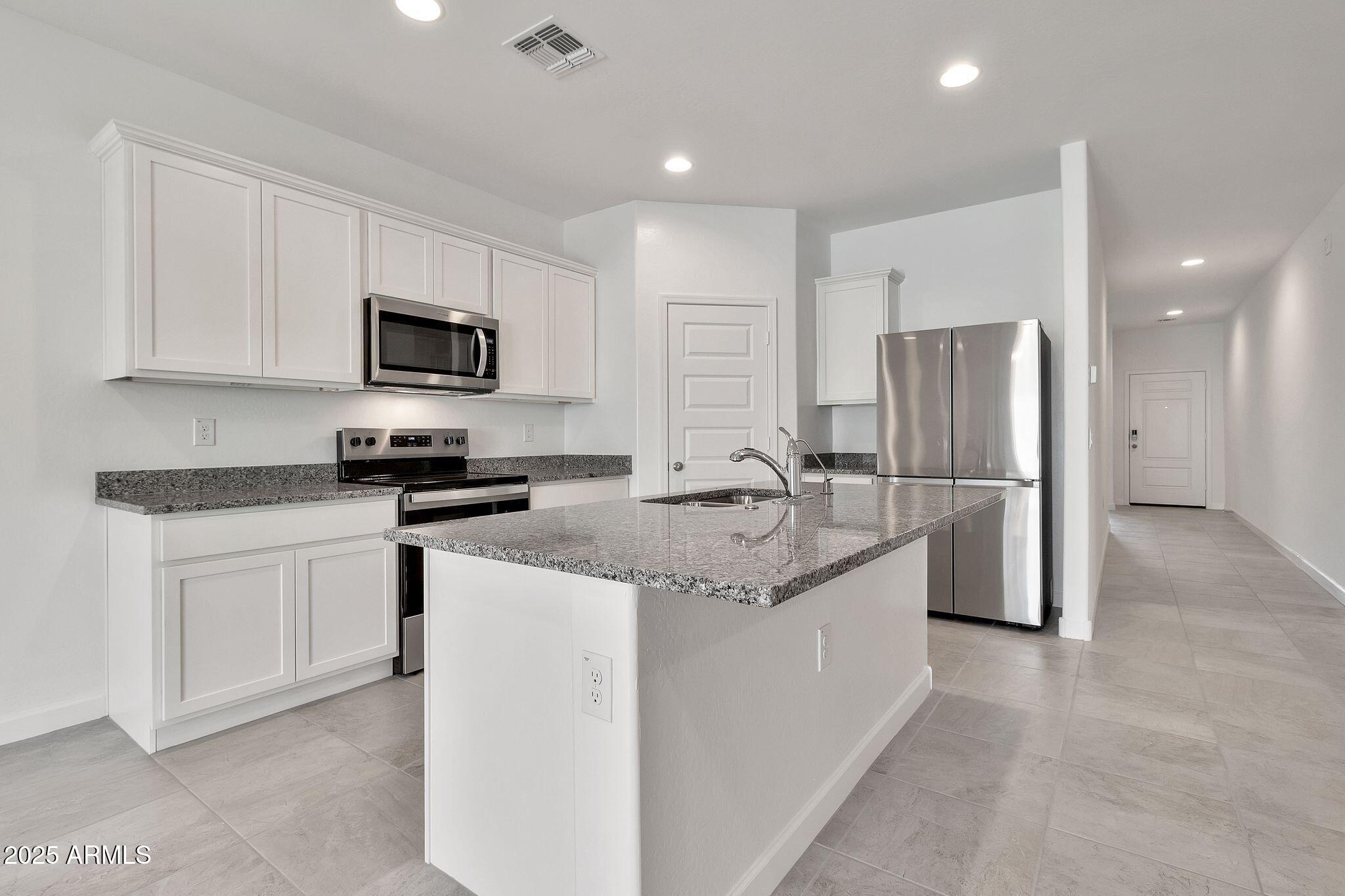 1718 W Sombra Avenue