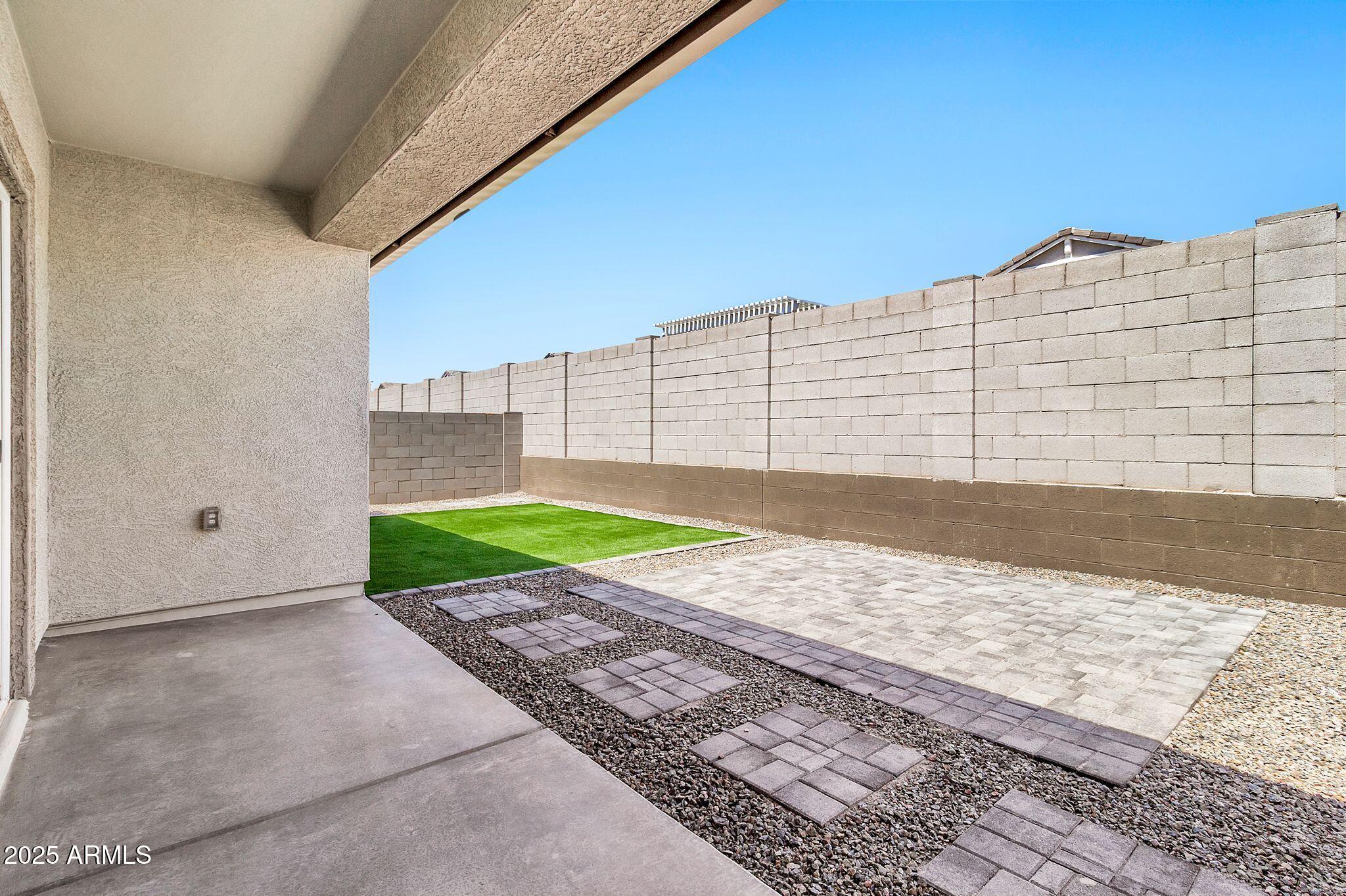 1718 W Sombra Avenue