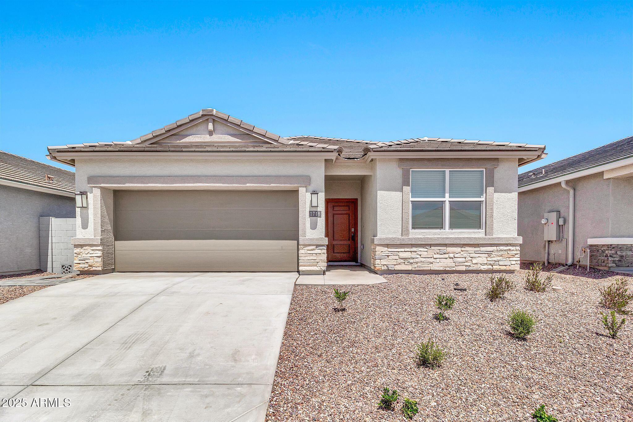 1718 W Sombra Avenue