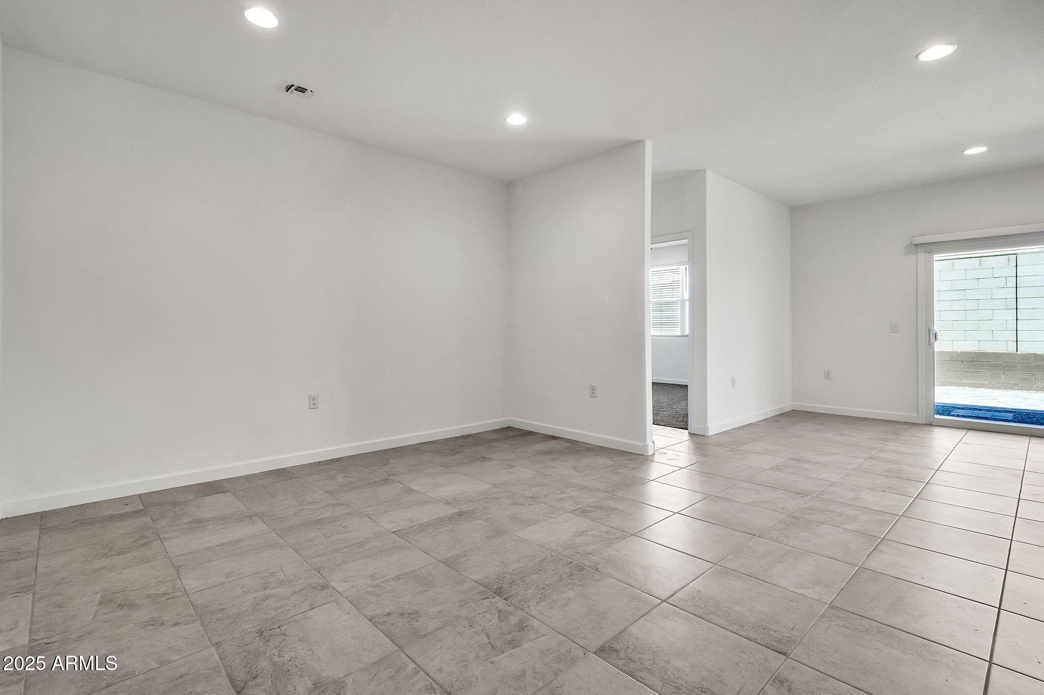 1718 W Sombra Avenue