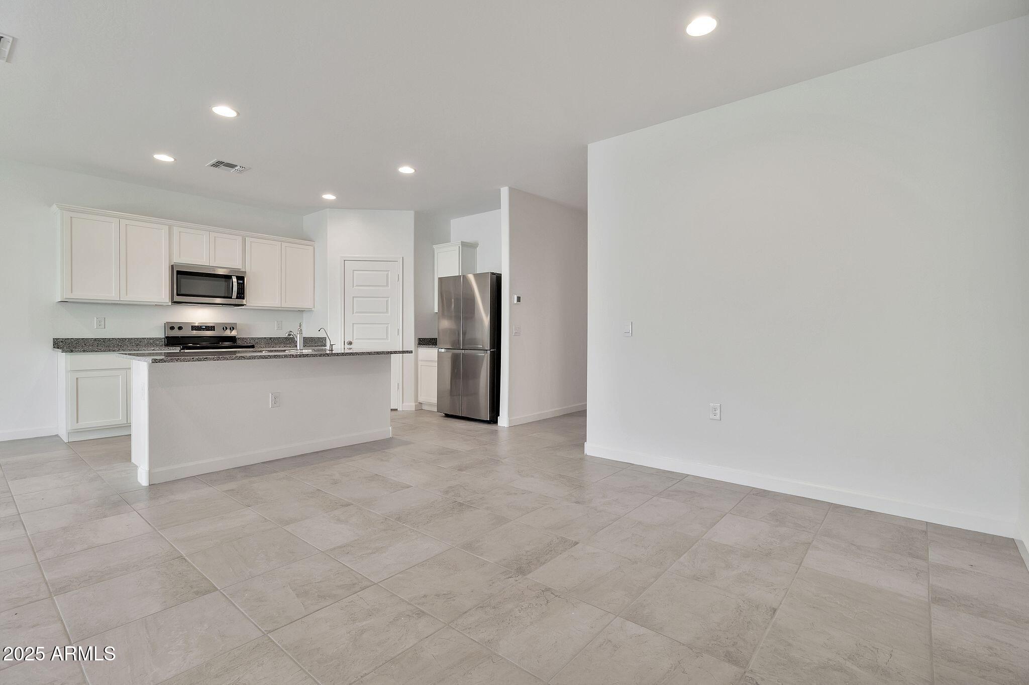 1718 W Sombra Avenue