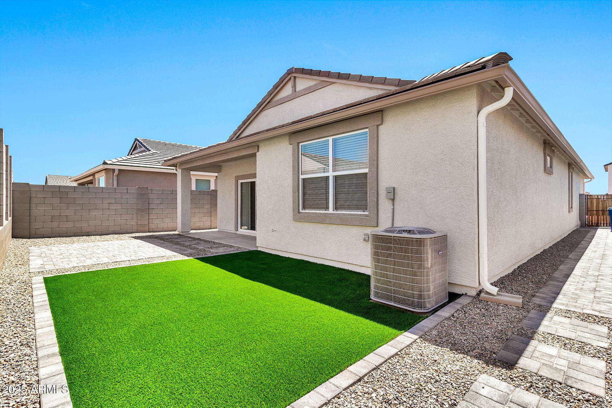 1718 W Sombra Avenue