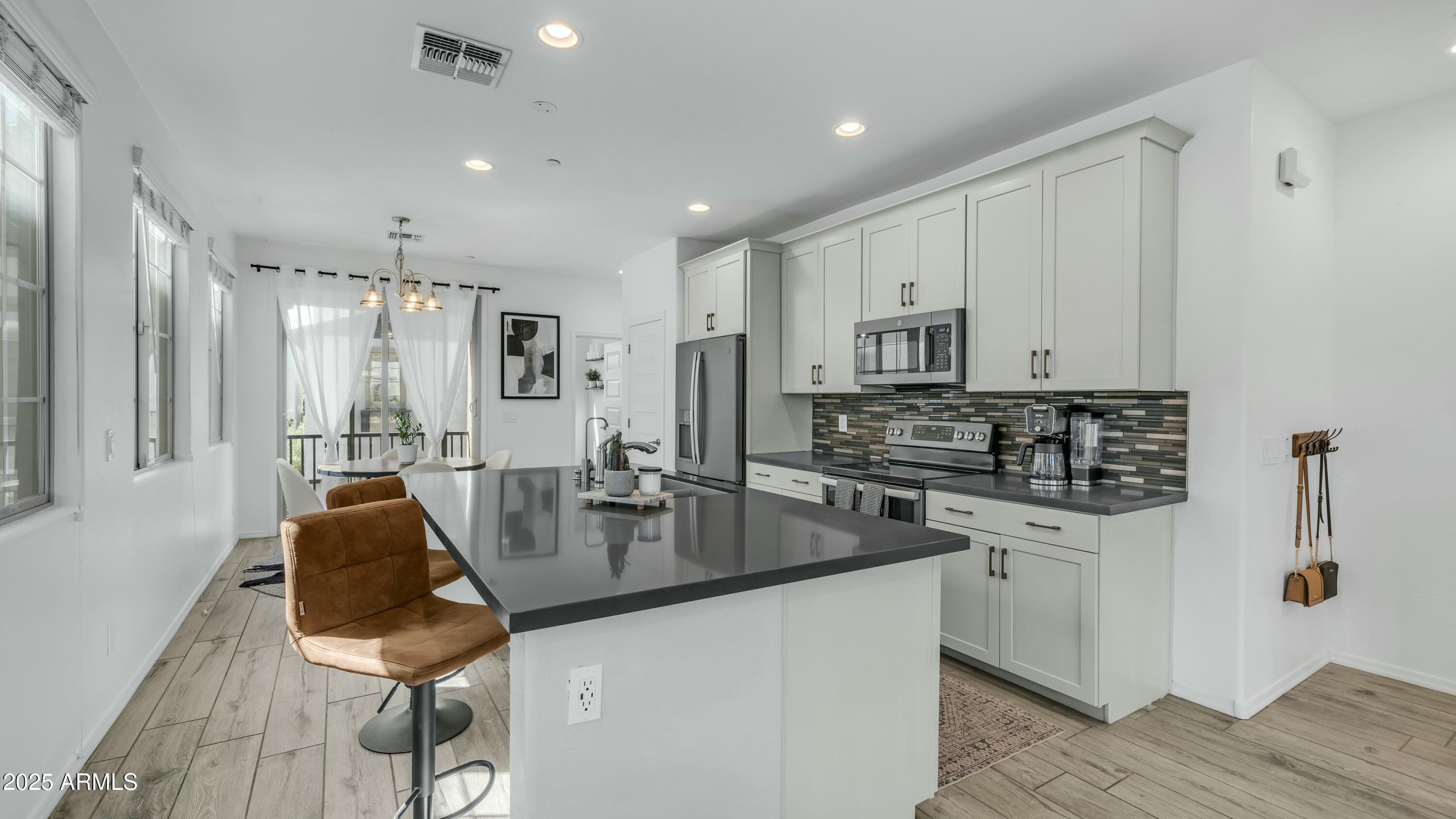 1714 E BRIDGEPORT Parkway