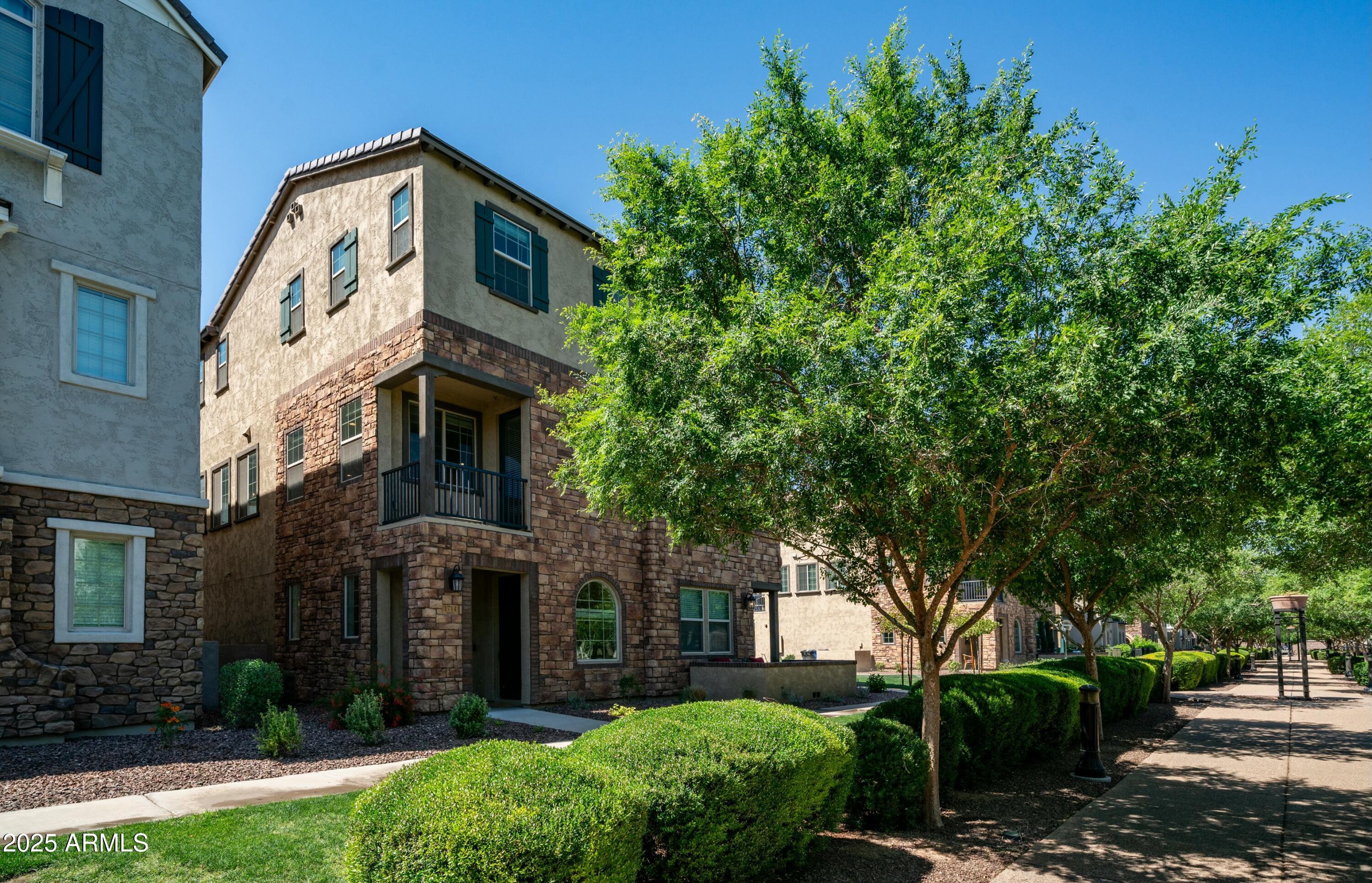 1714 E BRIDGEPORT Parkway