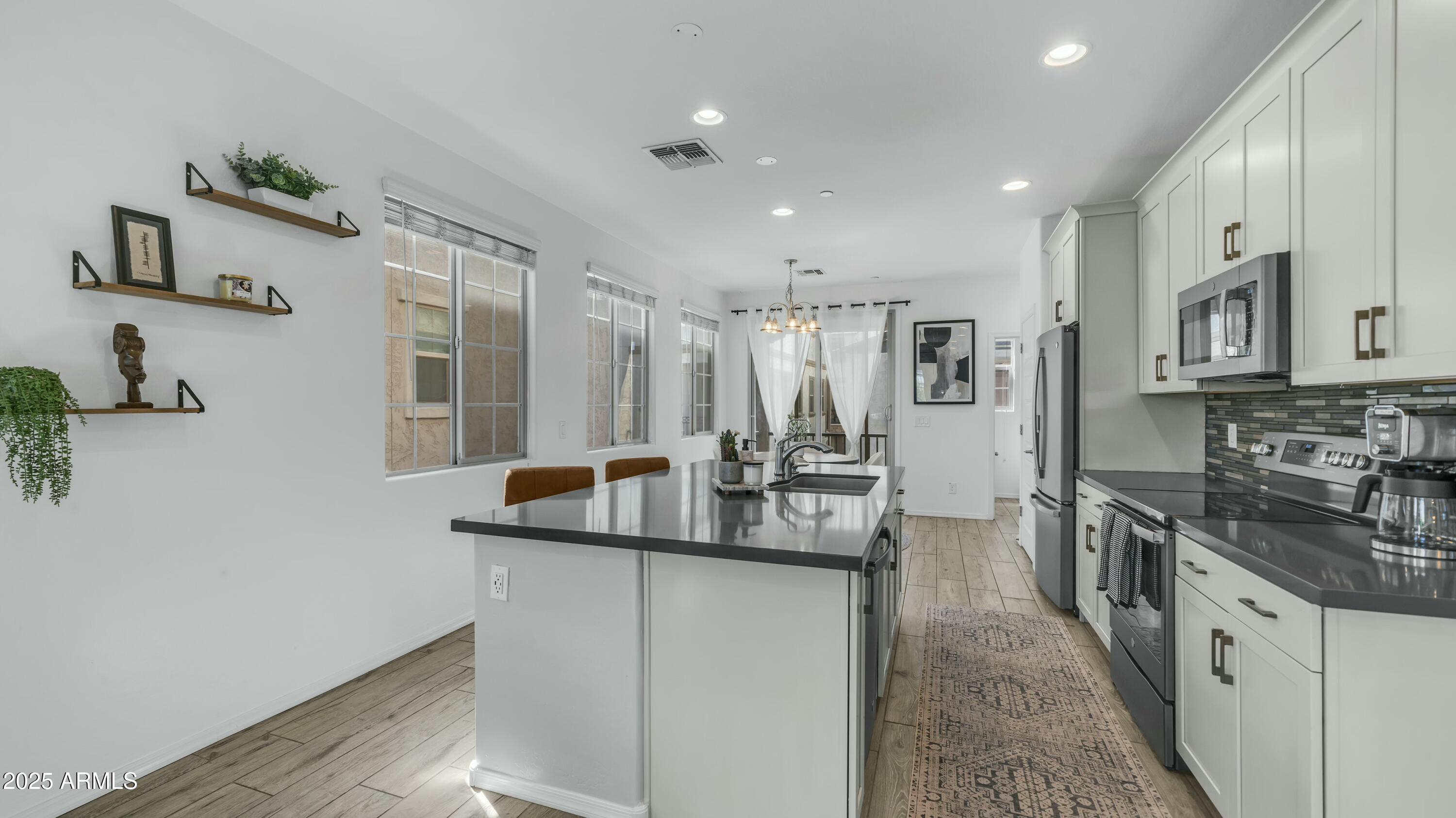 1714 E BRIDGEPORT Parkway