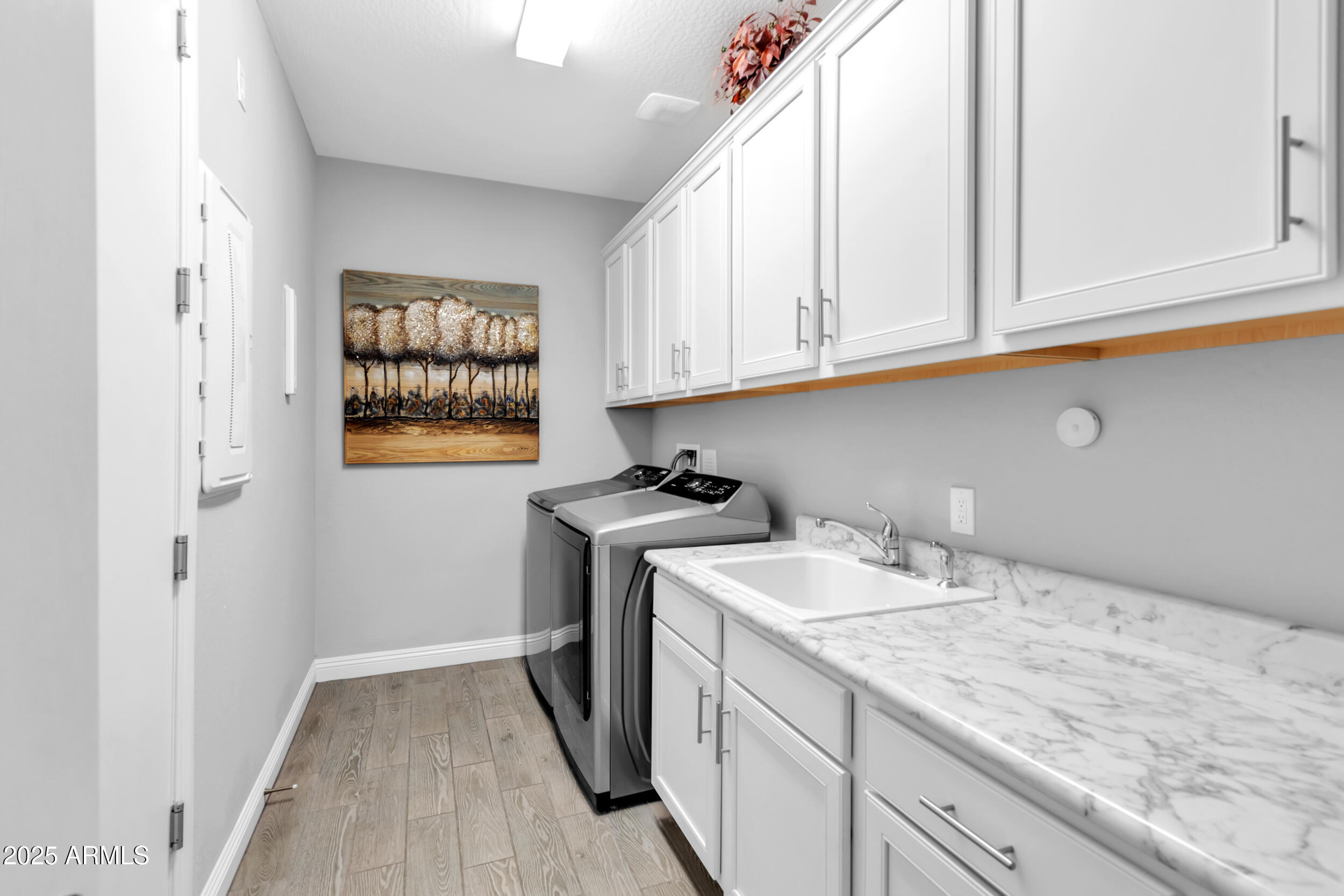 4093 N HAWTHORN Drive