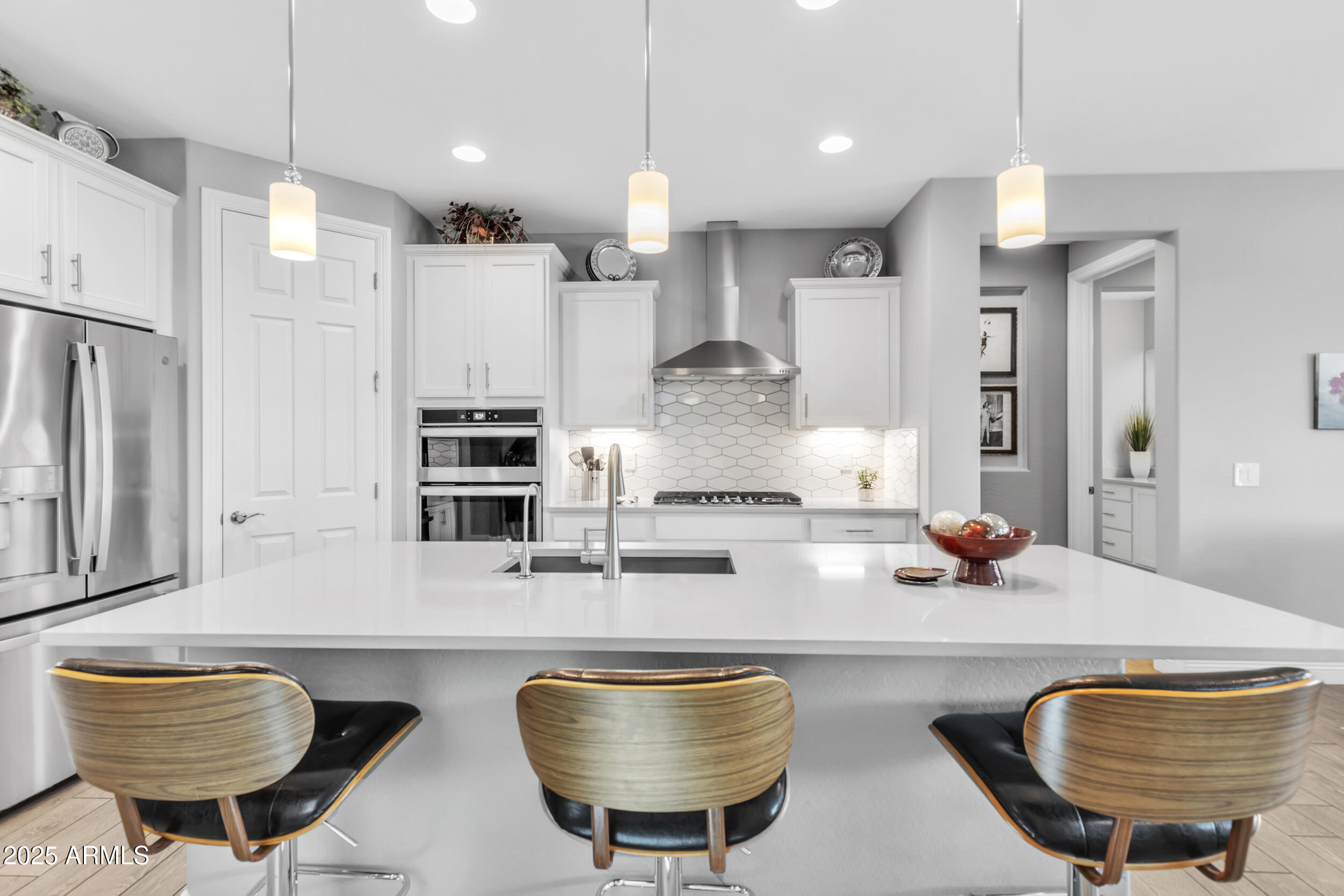 4093 N HAWTHORN Drive