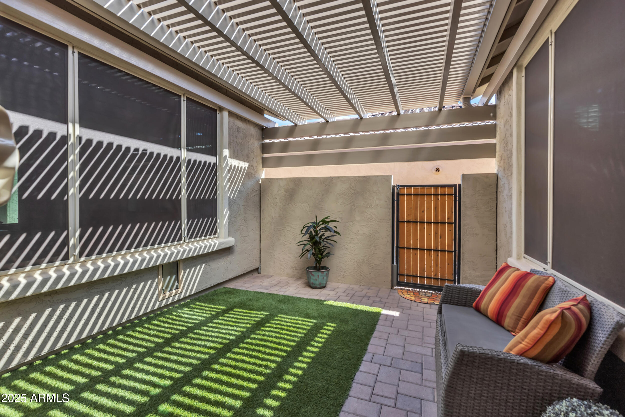 4093 N HAWTHORN Drive