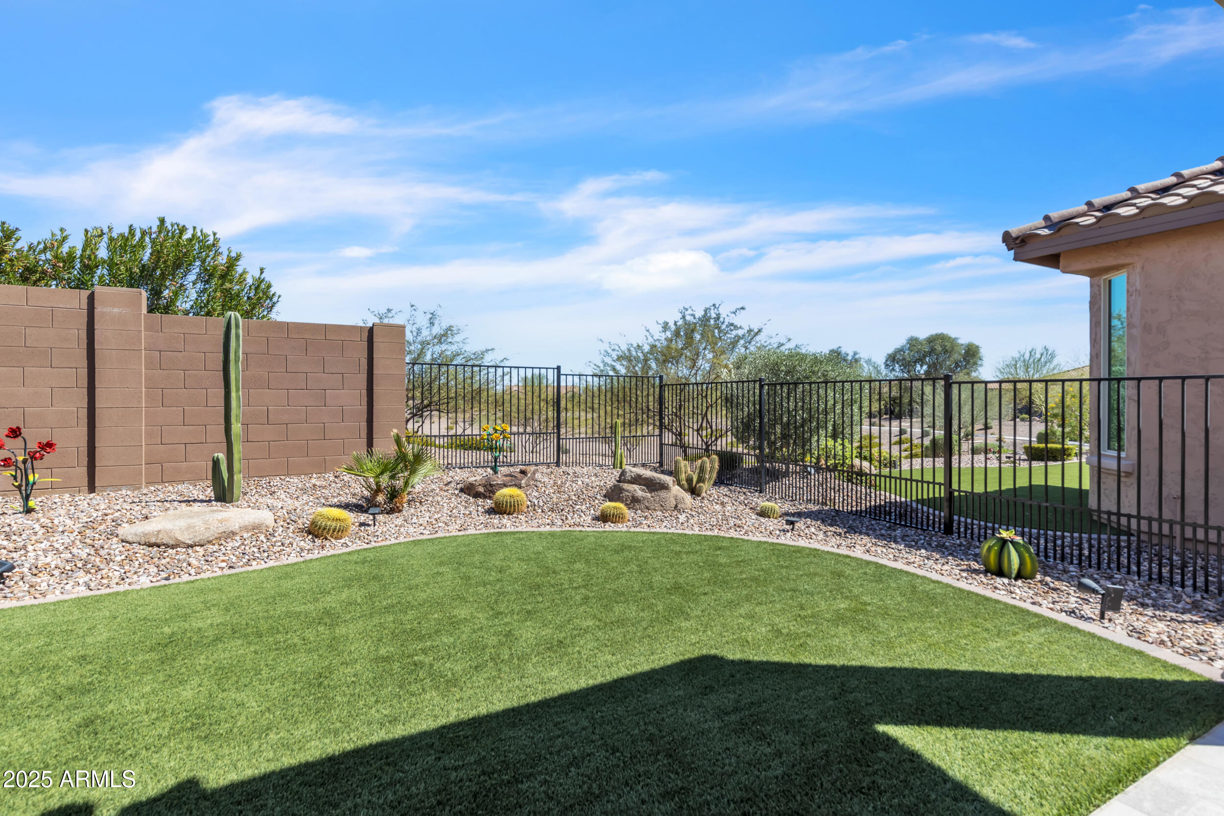 4093 N HAWTHORN Drive