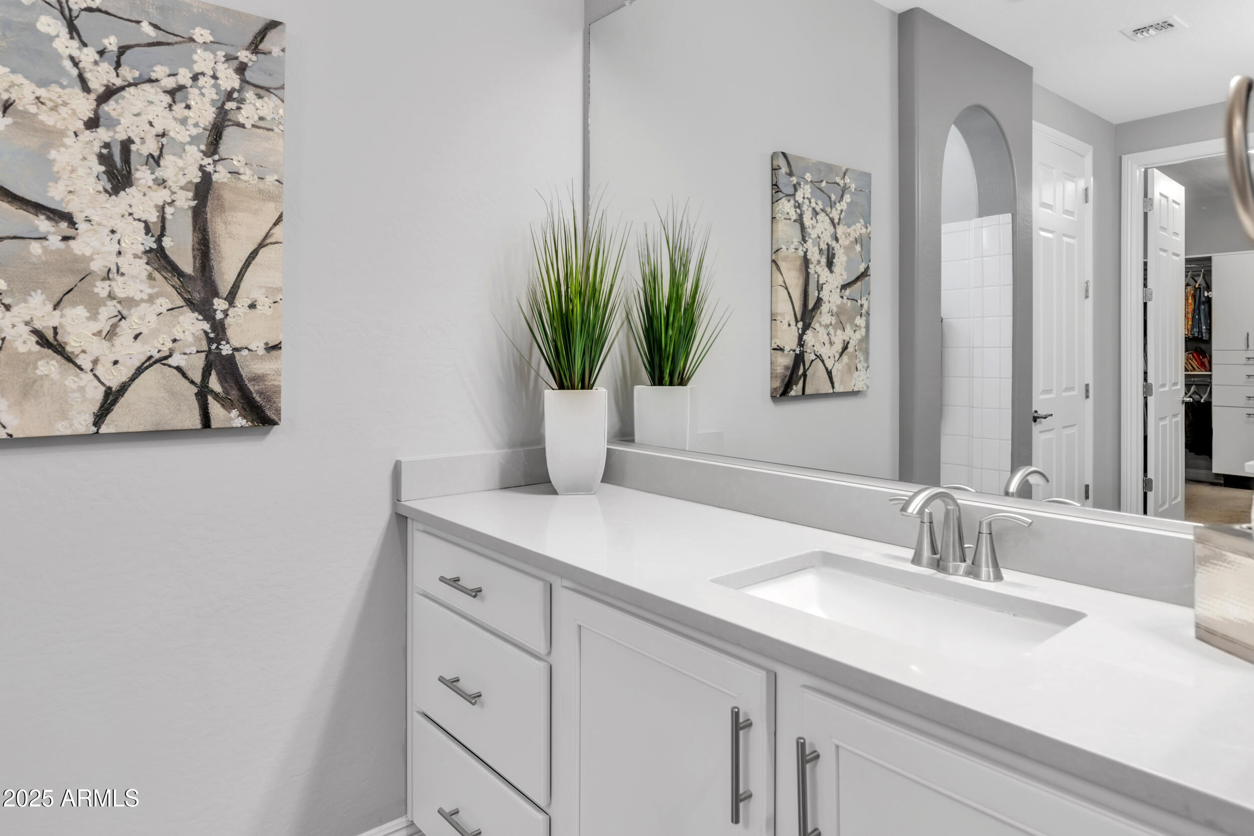 4093 N HAWTHORN Drive