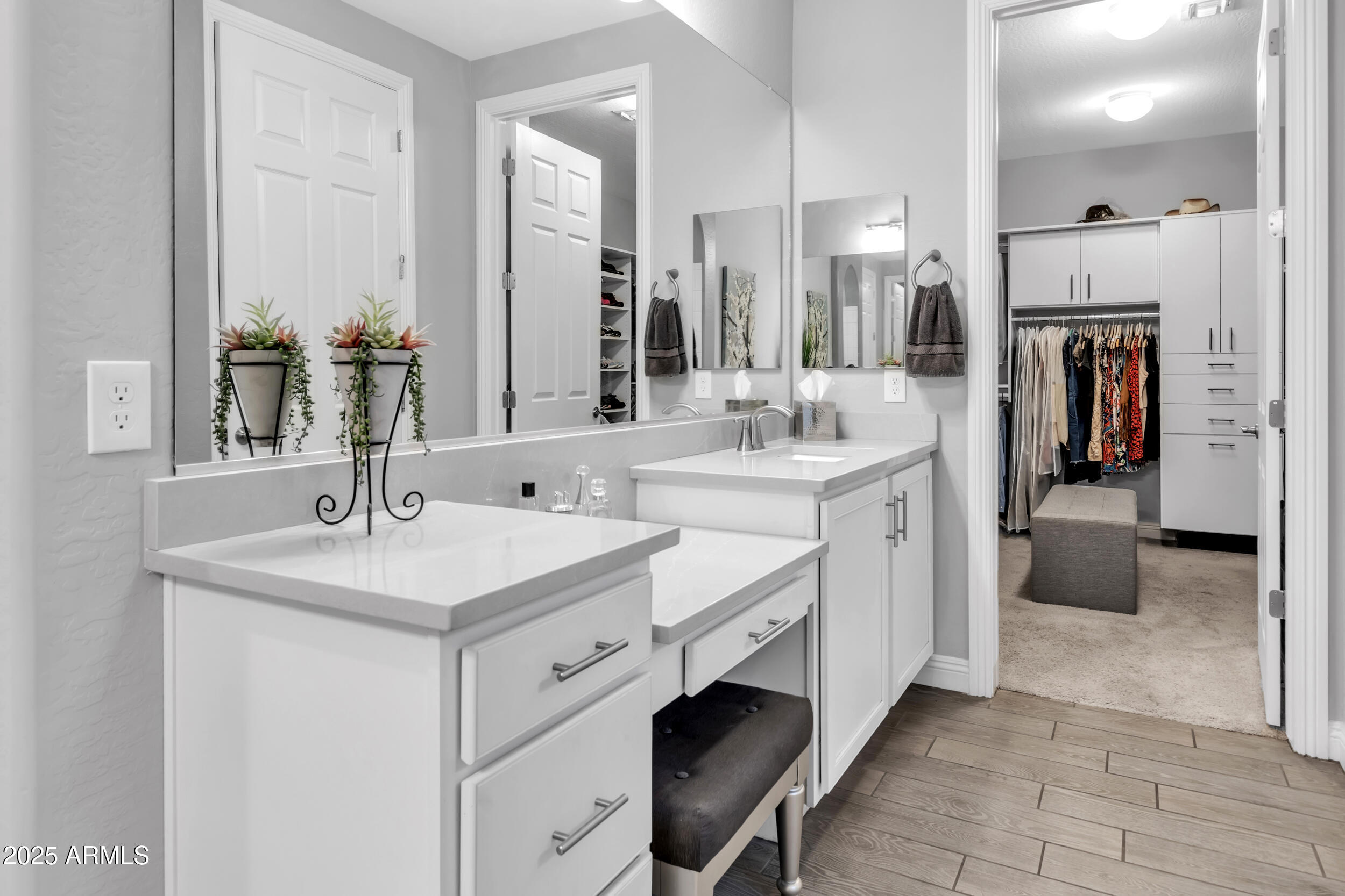 4093 N HAWTHORN Drive