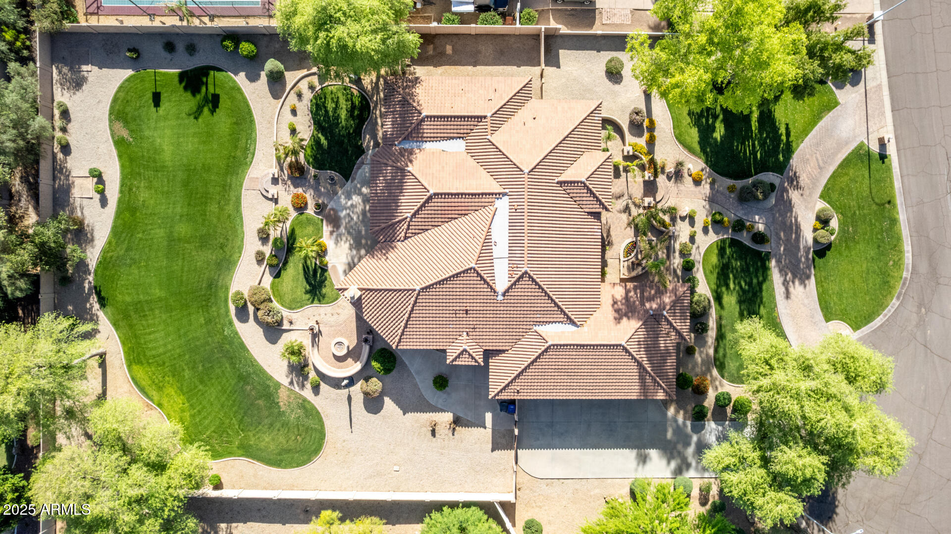 2641 E BIRCHWOOD Place