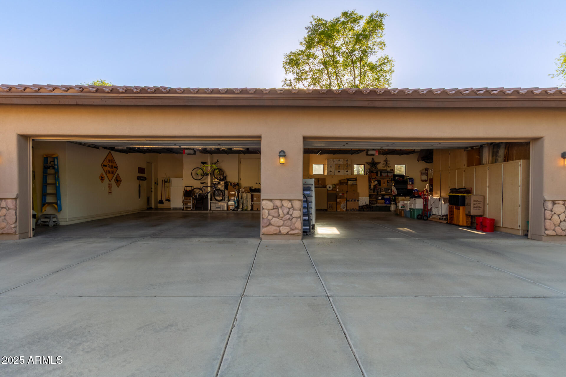 2641 E BIRCHWOOD Place