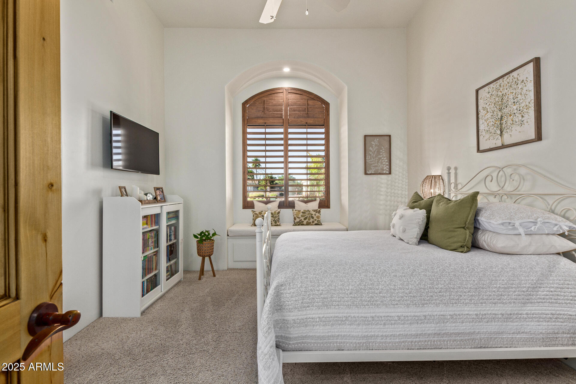 2641 E BIRCHWOOD Place