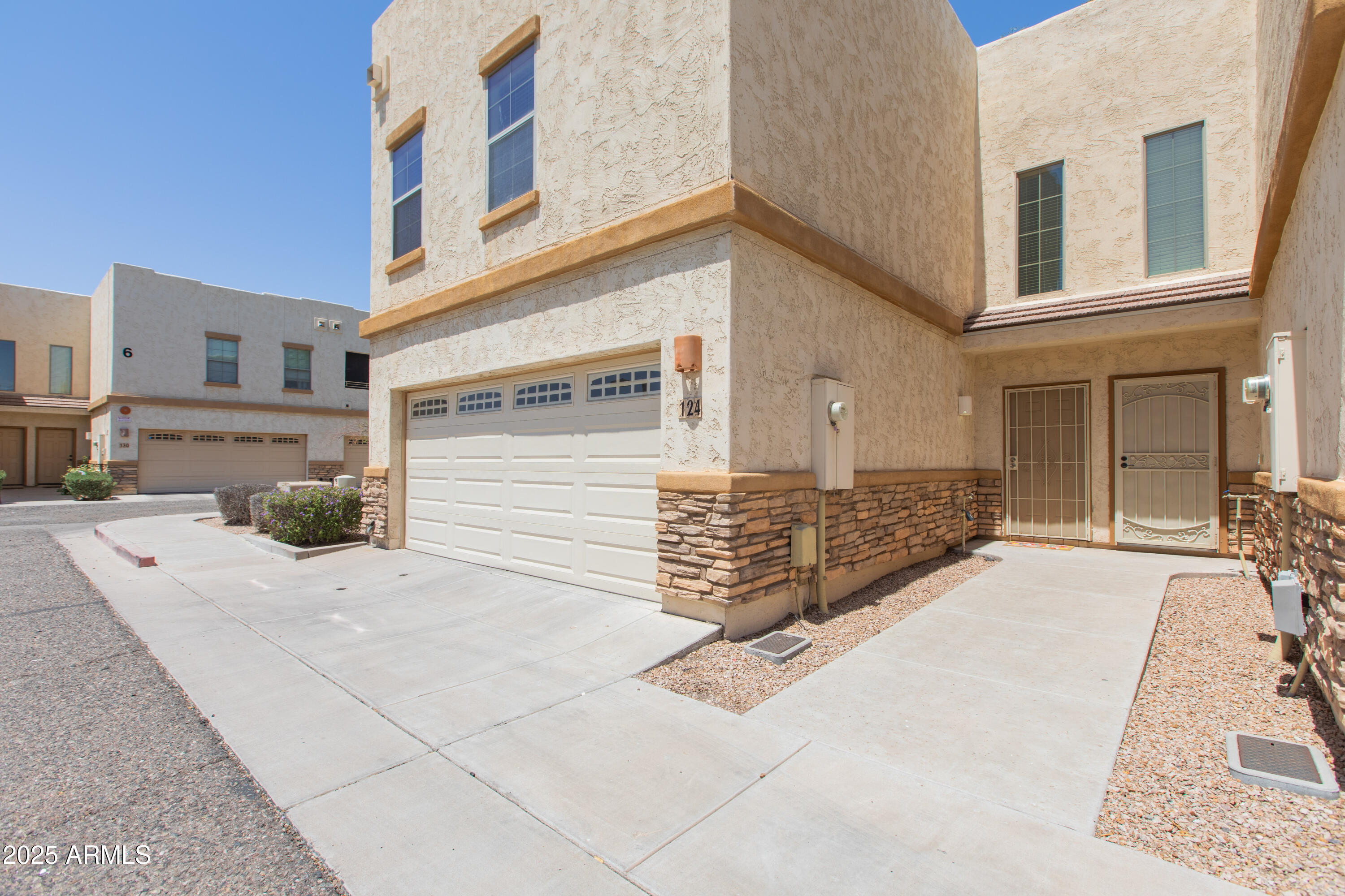 15818 N 25TH Street, 124