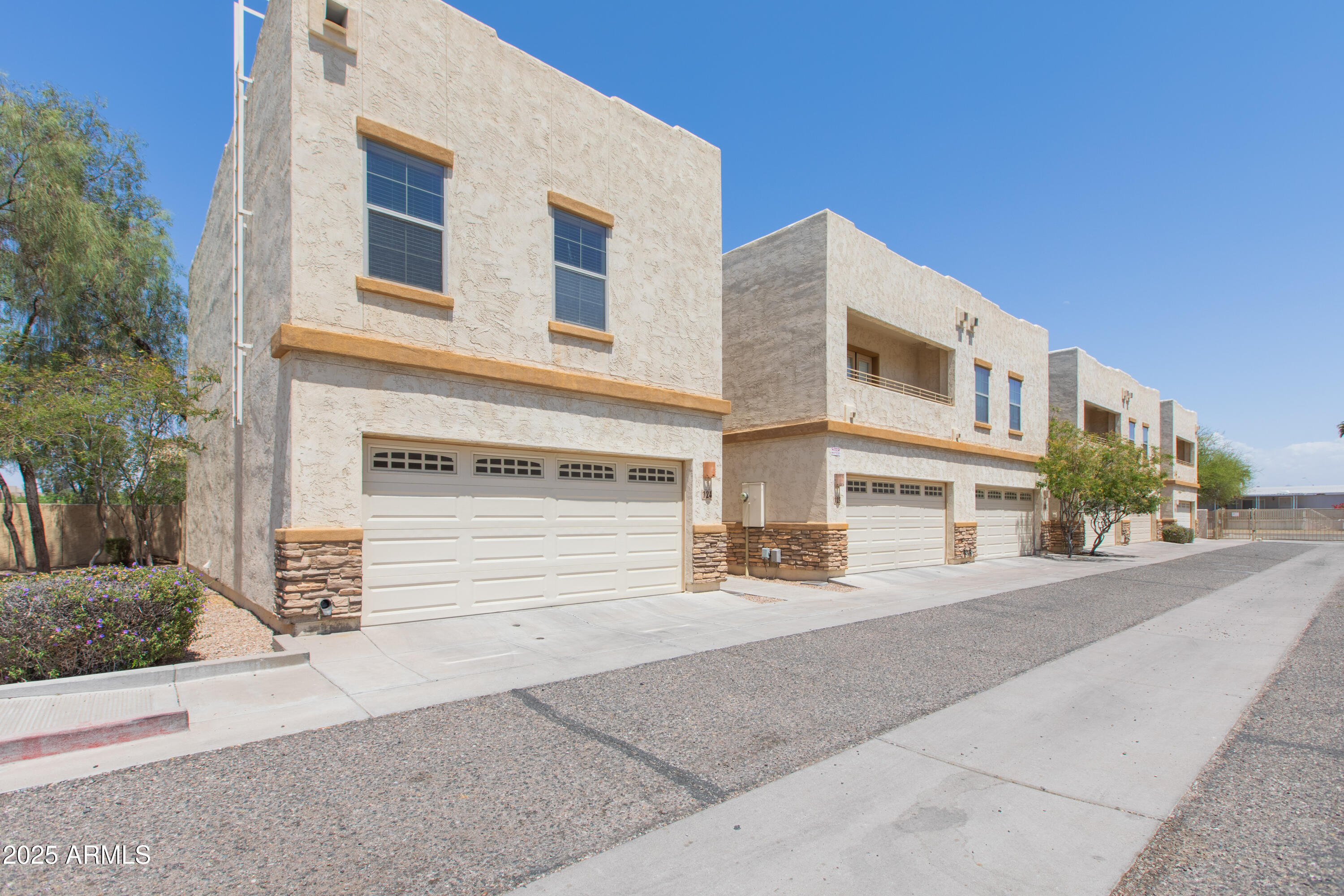 15818 N 25TH Street, 124