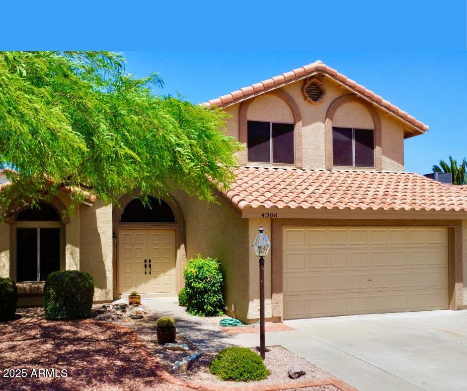 4306 E Amberwood Drive