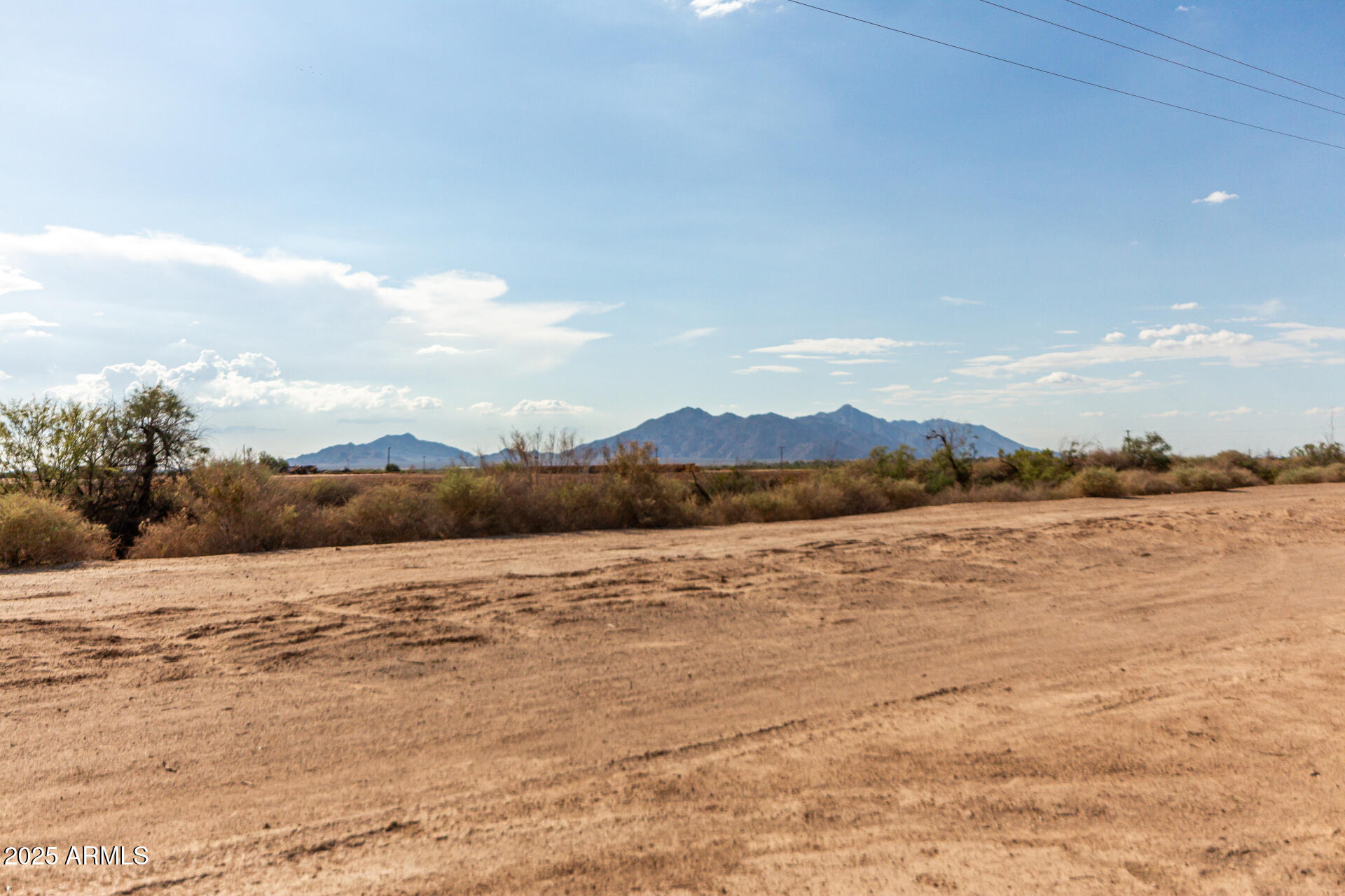 46185 W DUTCHMAN Drive