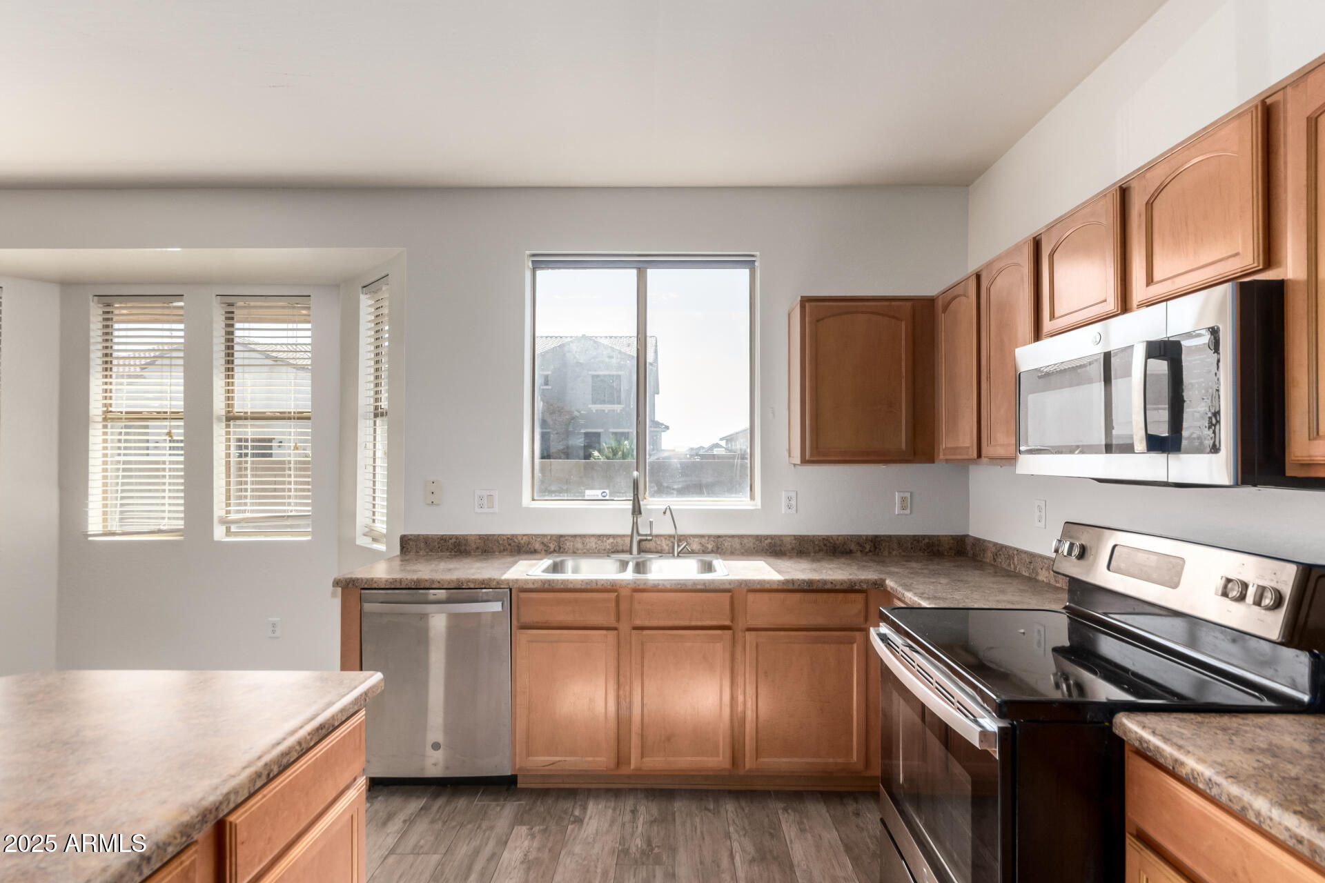 46185 W DUTCHMAN Drive