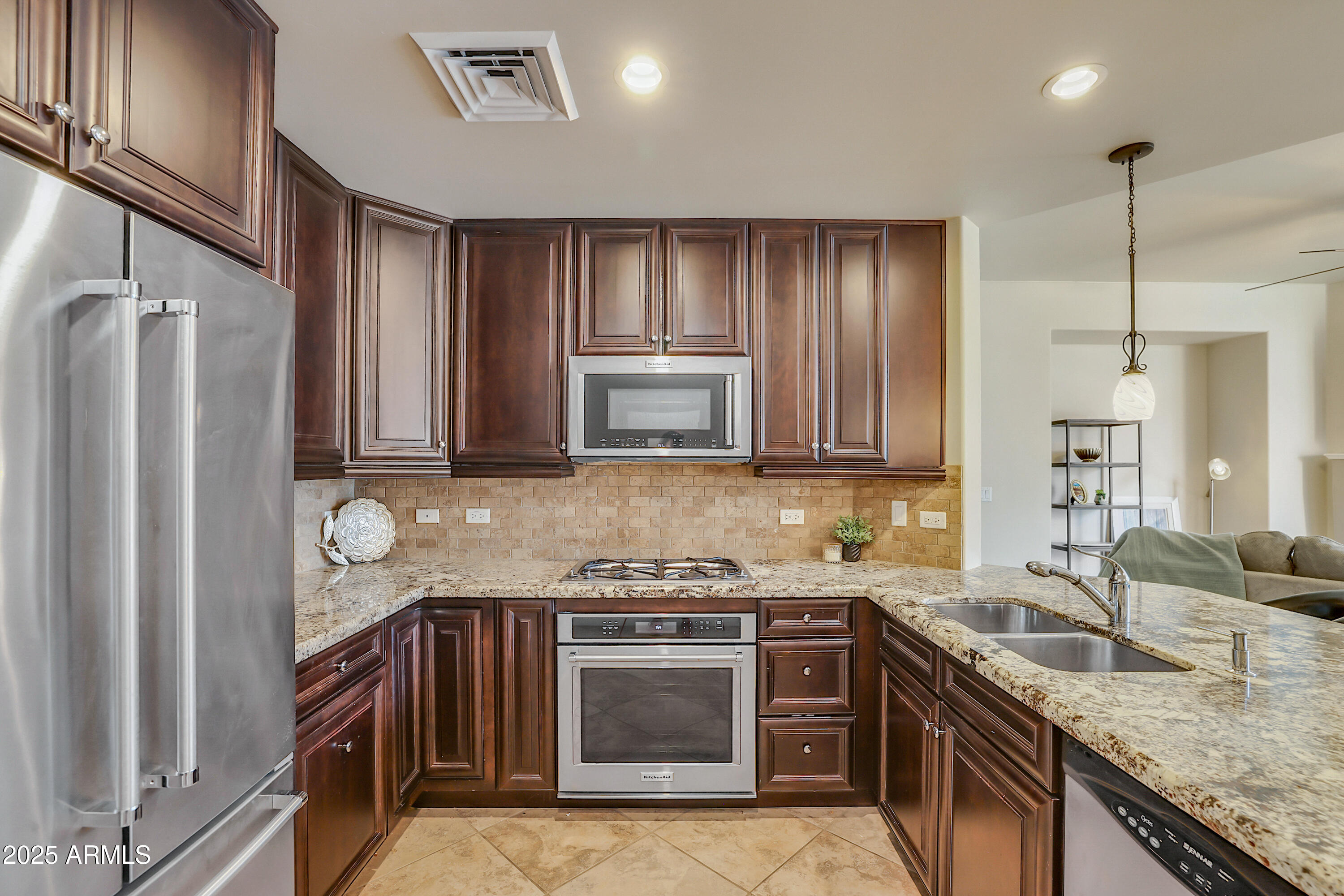 140 E RIO SALADO Parkway, 402