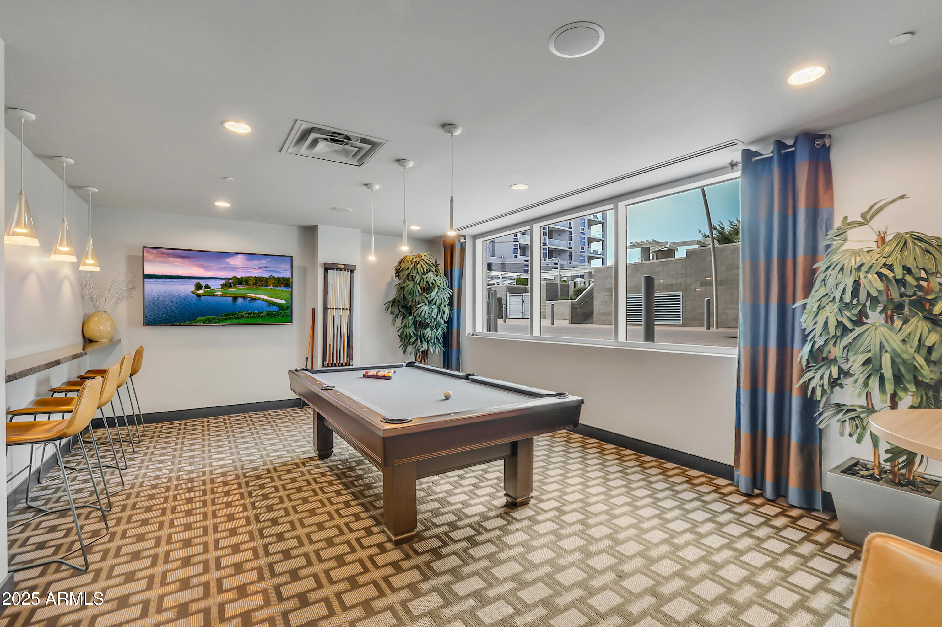 140 E RIO SALADO Parkway, 402