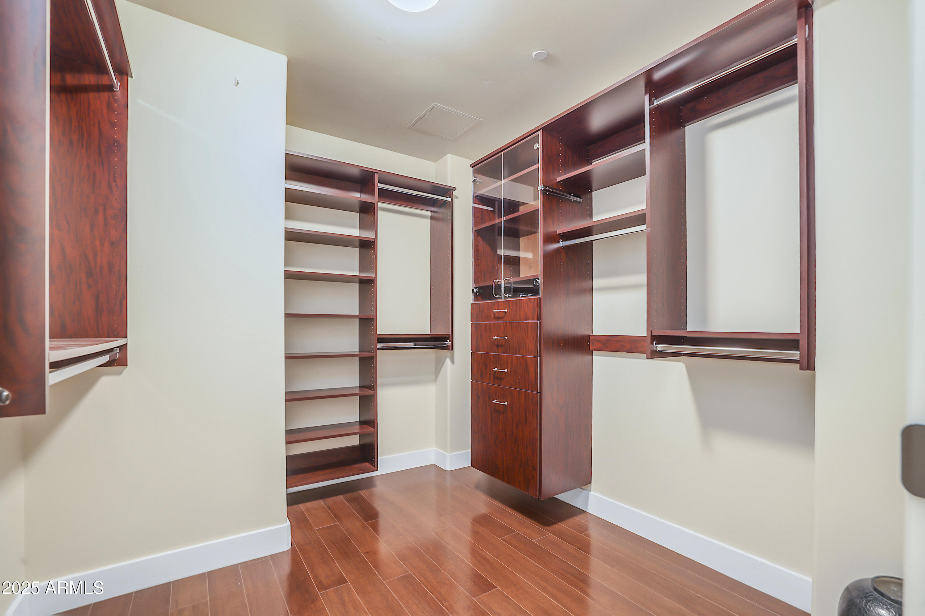 140 E RIO SALADO Parkway, 402