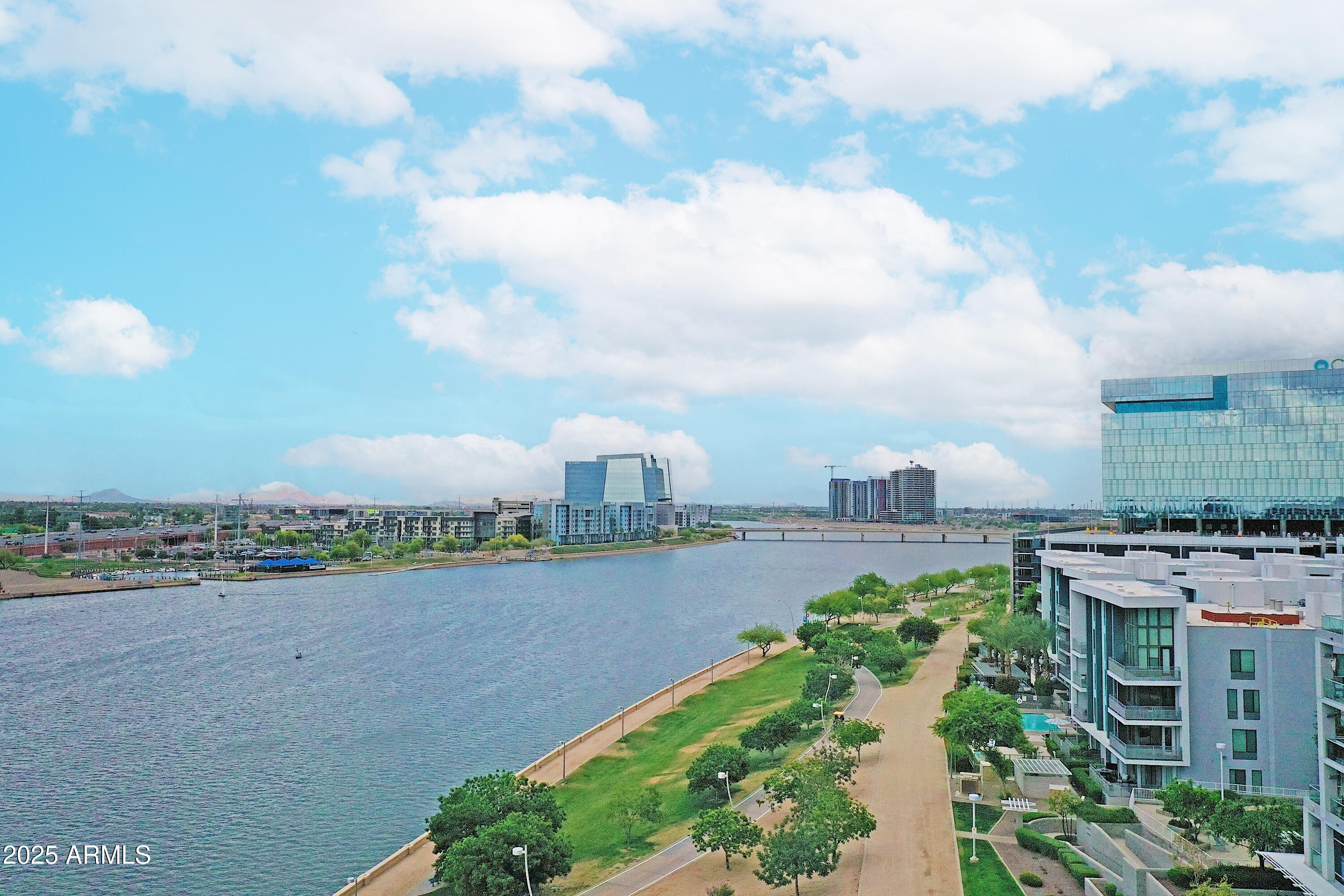 140 E RIO SALADO Parkway, 402