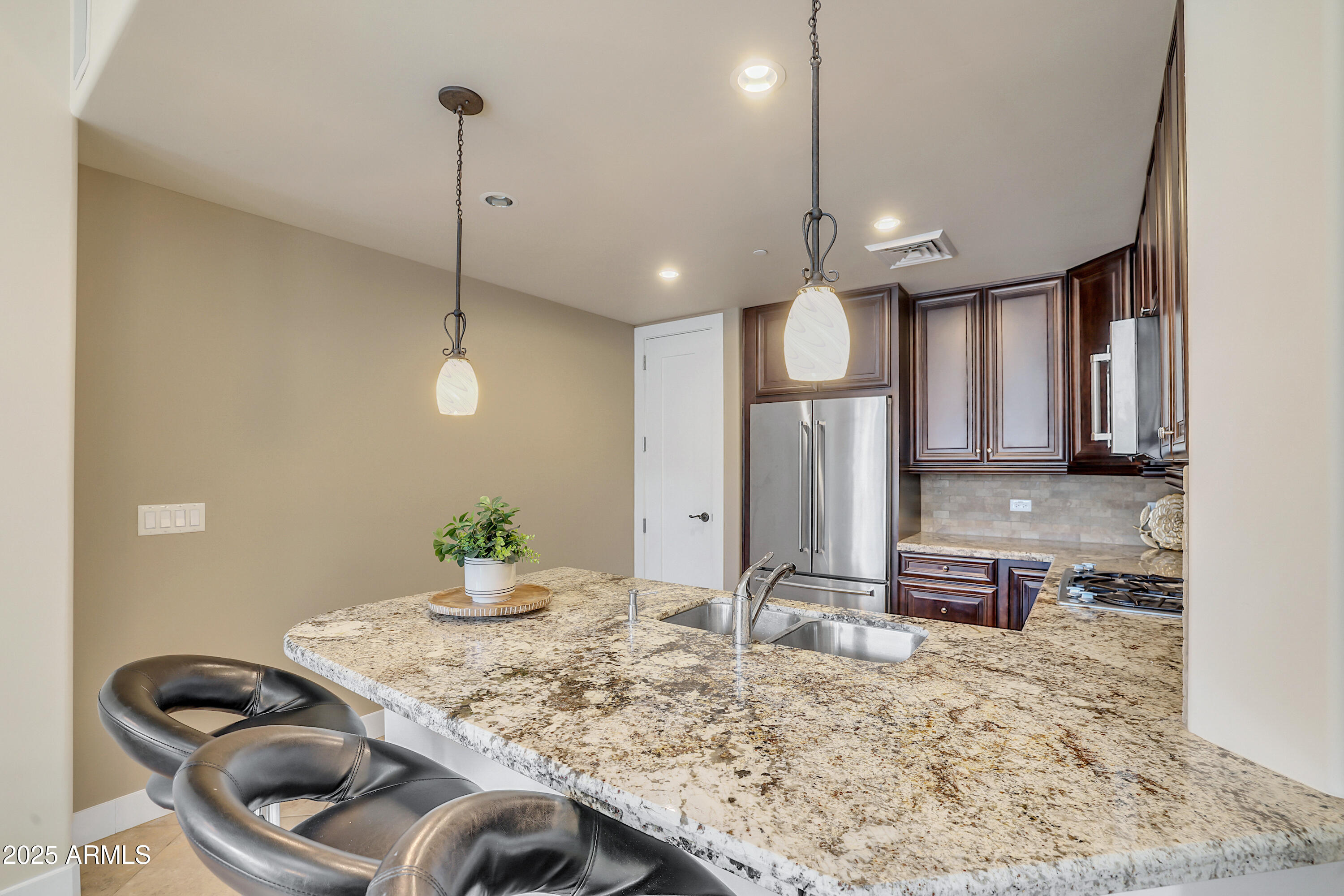 140 E RIO SALADO Parkway, 402