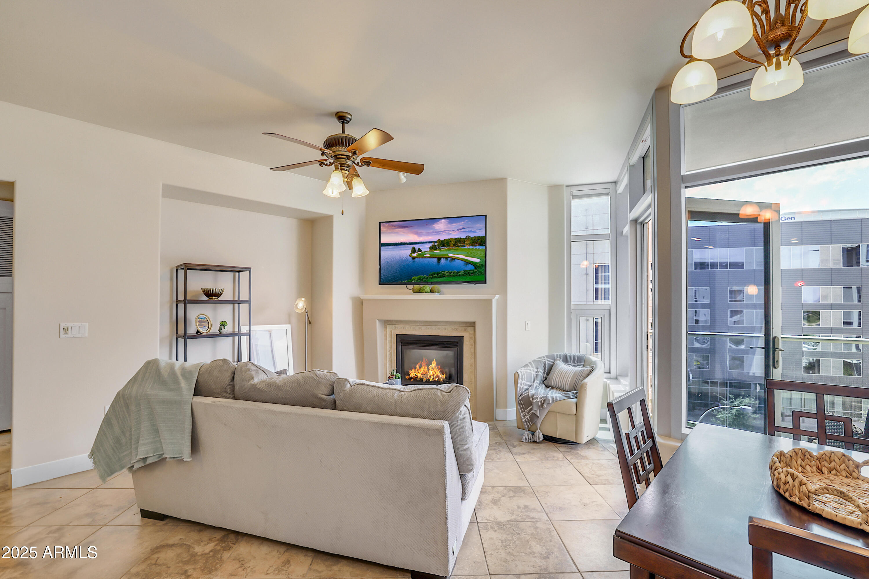 140 E RIO SALADO Parkway, 402