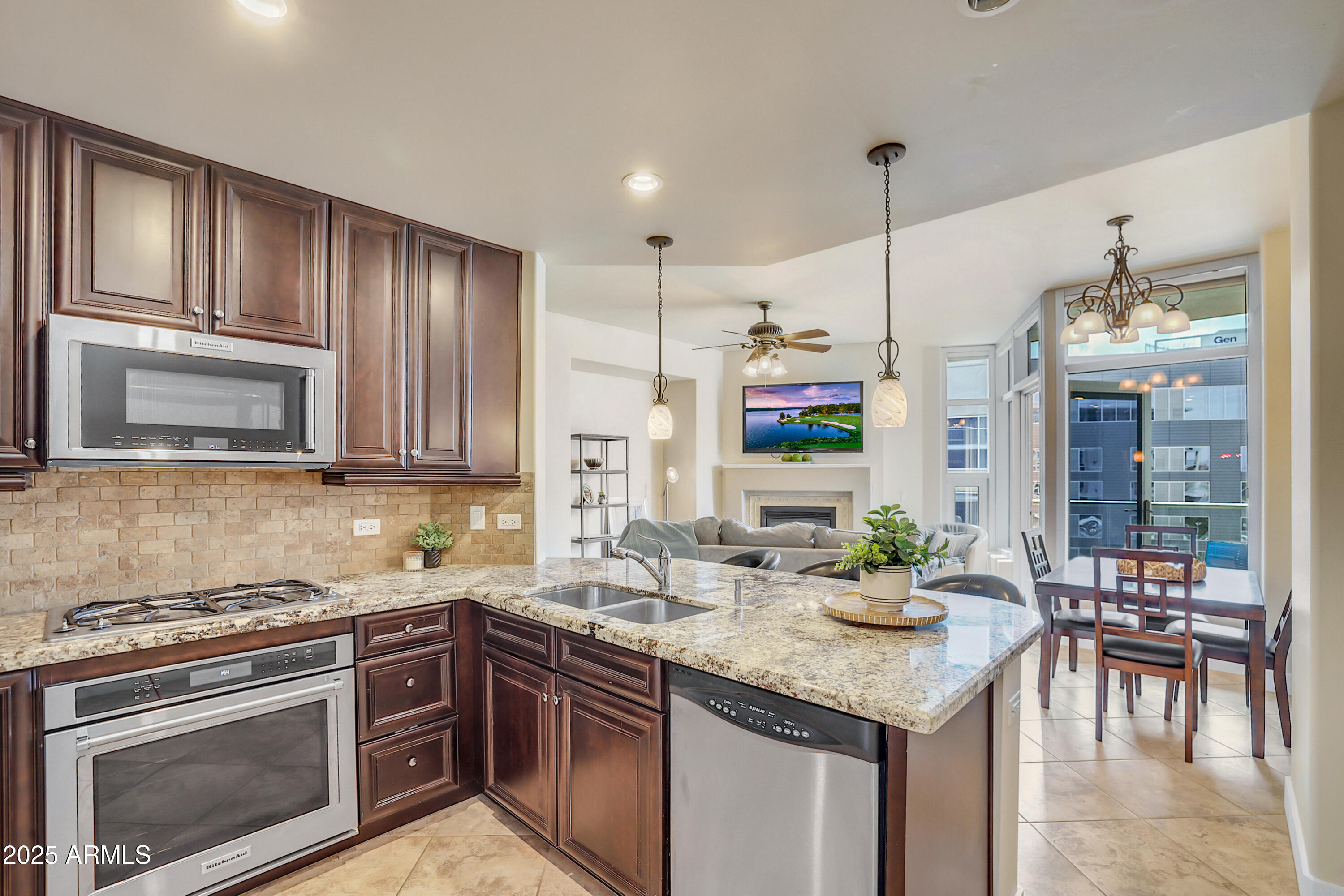 140 E RIO SALADO Parkway, 402