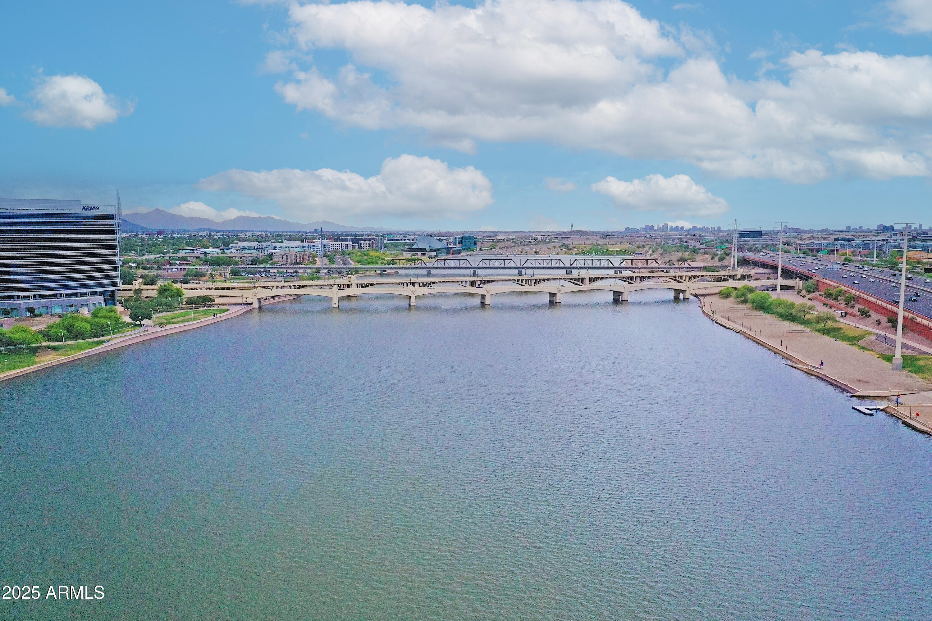 140 E RIO SALADO Parkway, 402