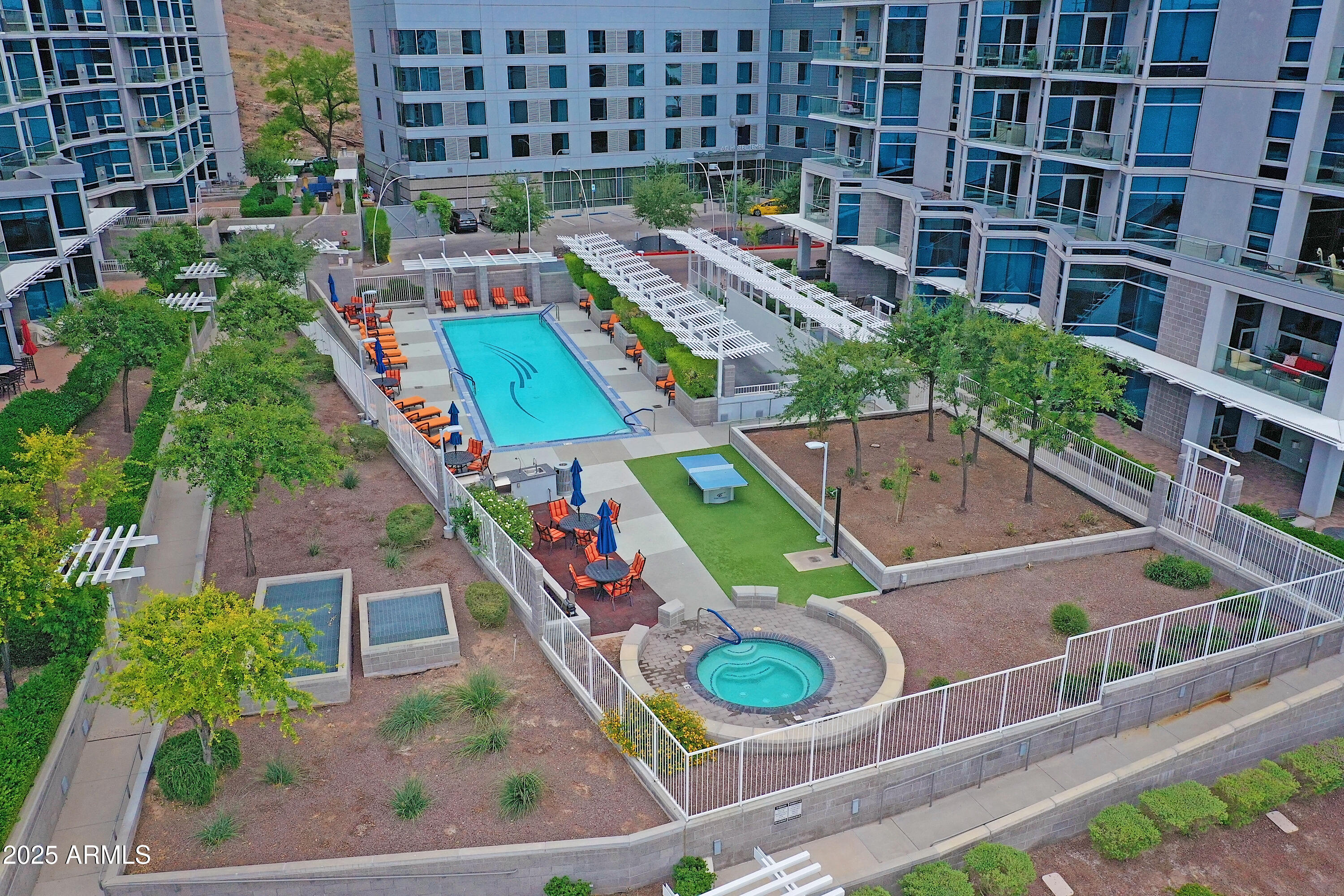 140 E RIO SALADO Parkway, 402