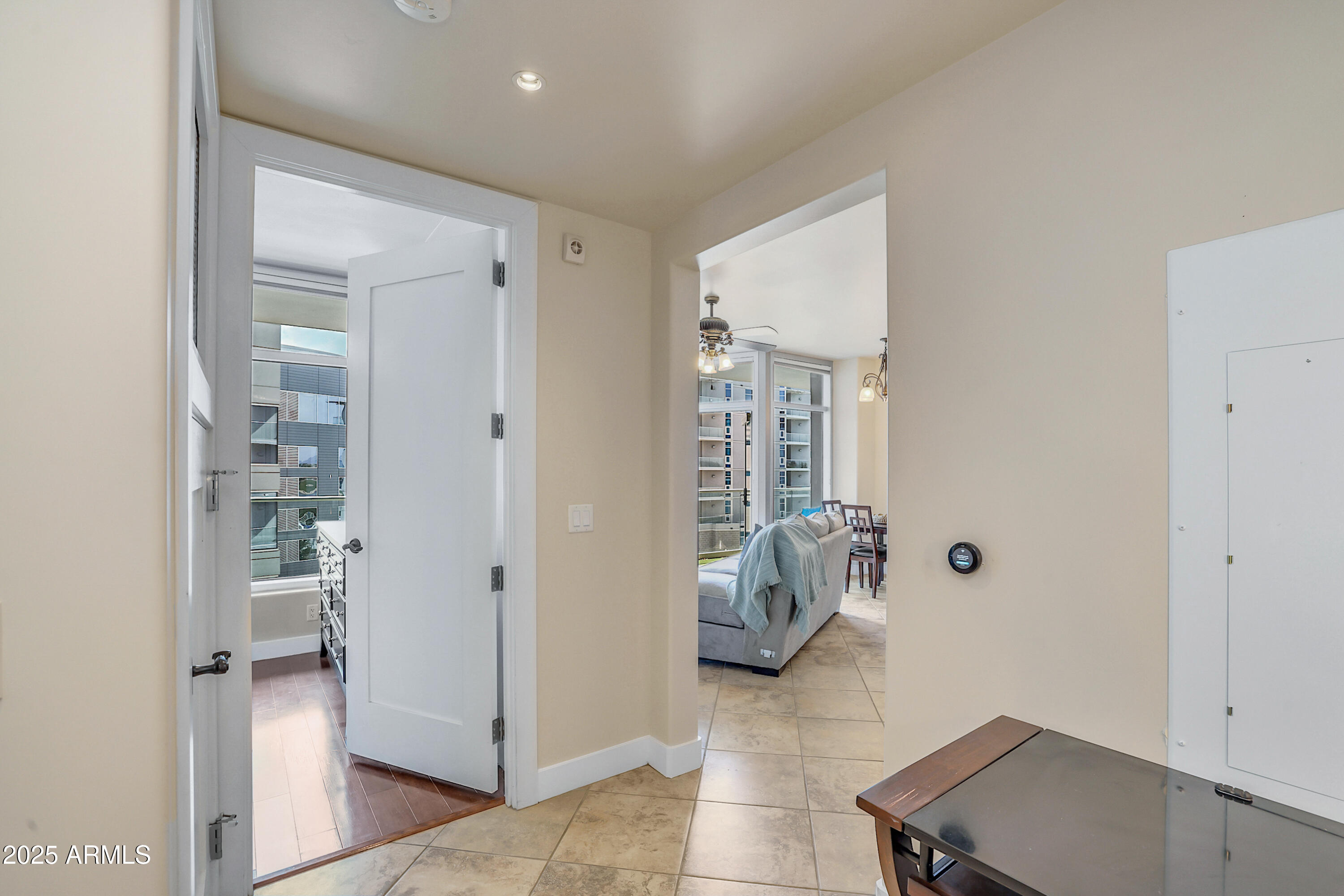 140 E RIO SALADO Parkway, 402