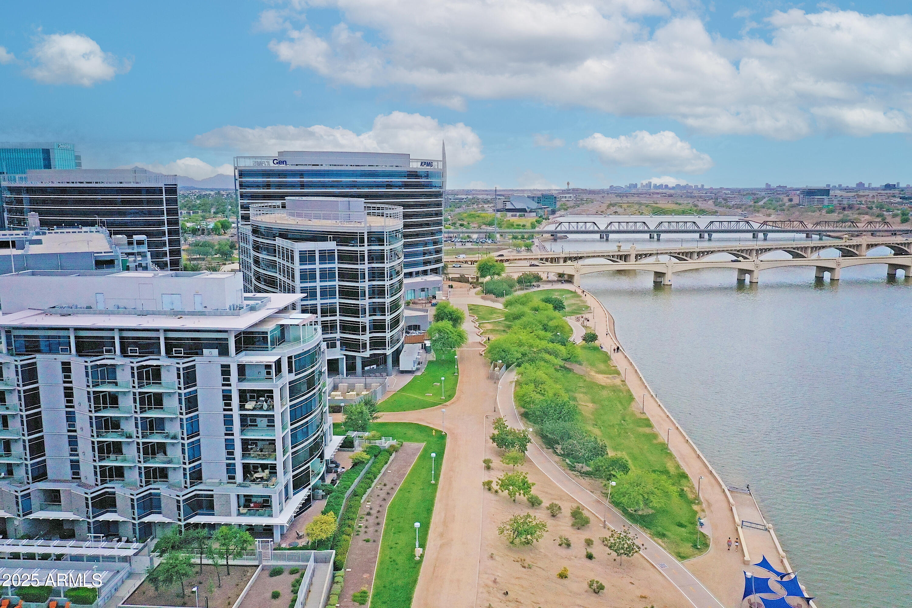 140 E RIO SALADO Parkway, 402