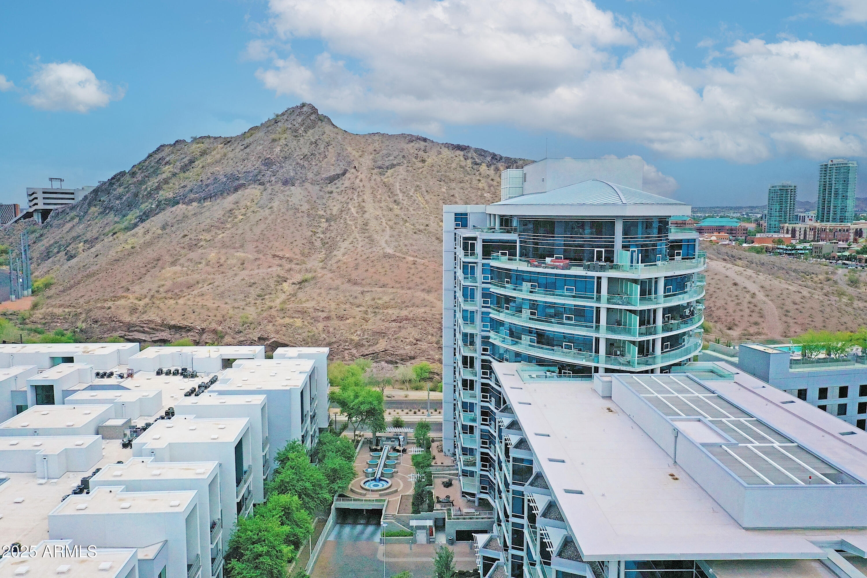 140 E RIO SALADO Parkway, 402