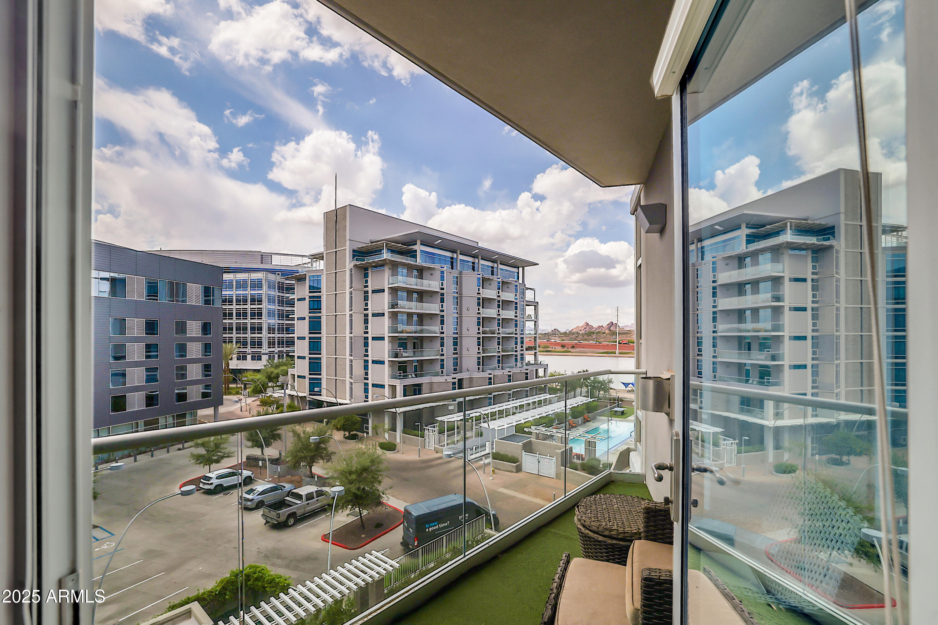 140 E RIO SALADO Parkway, 402