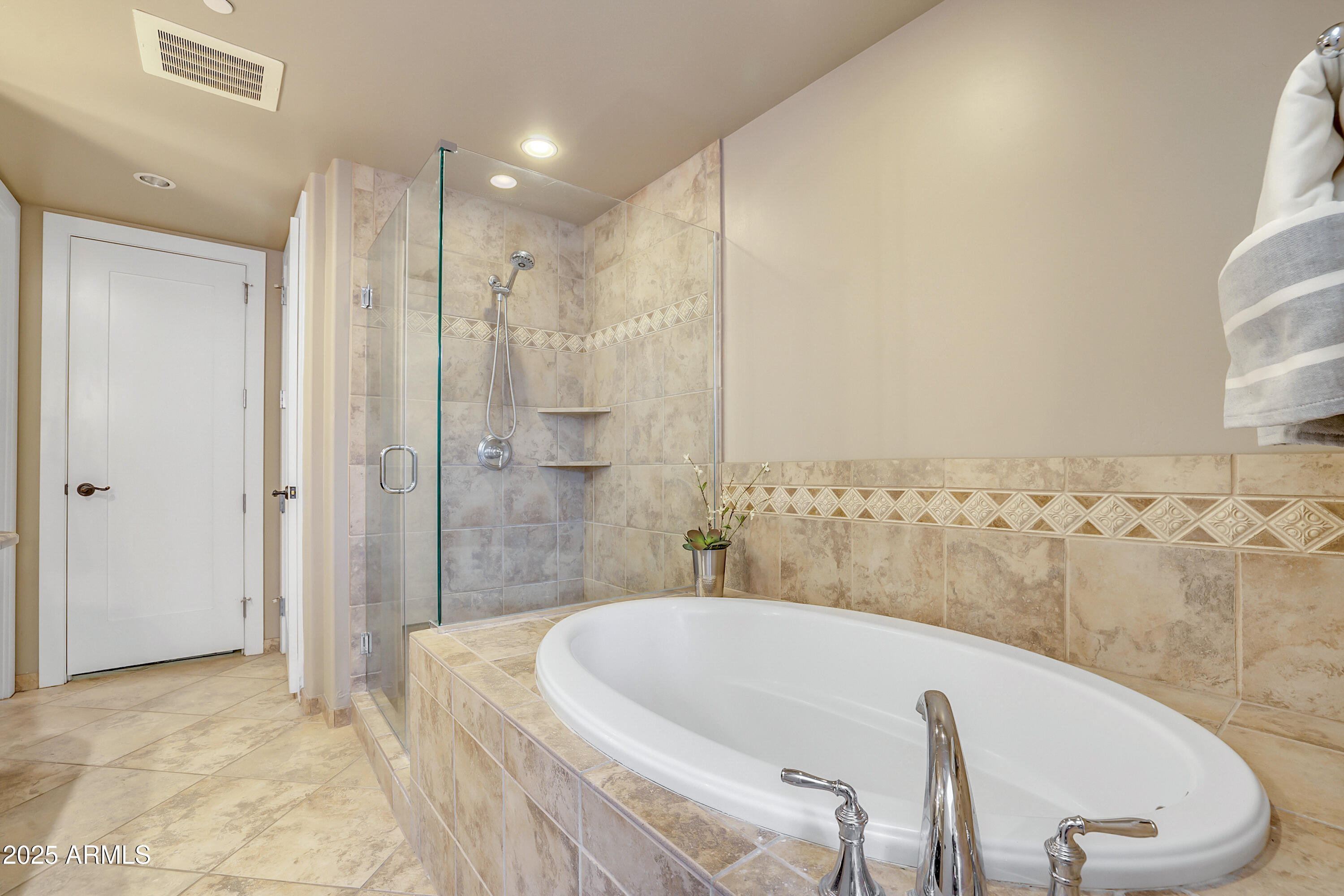 140 E RIO SALADO Parkway, 402