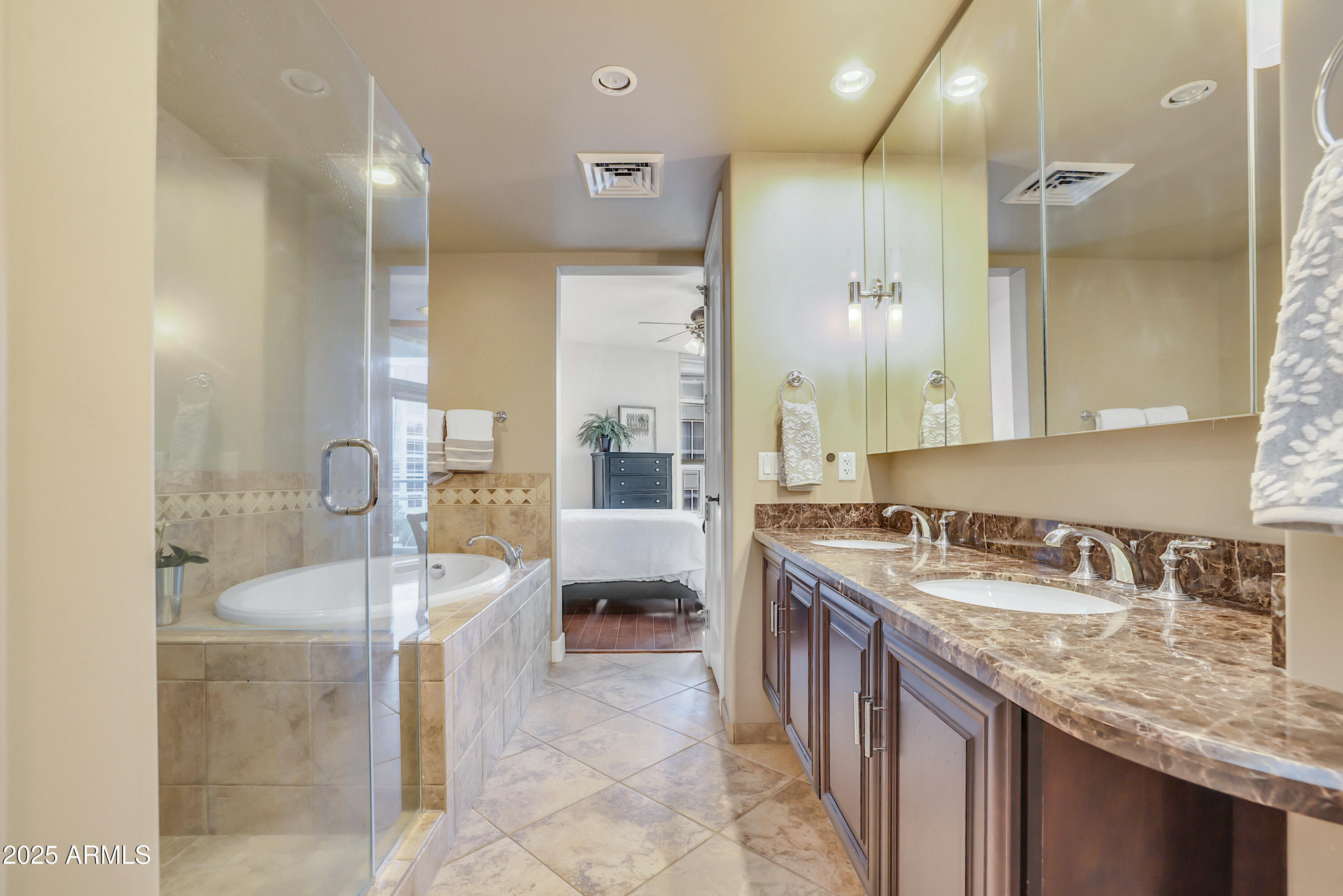 140 E RIO SALADO Parkway, 402