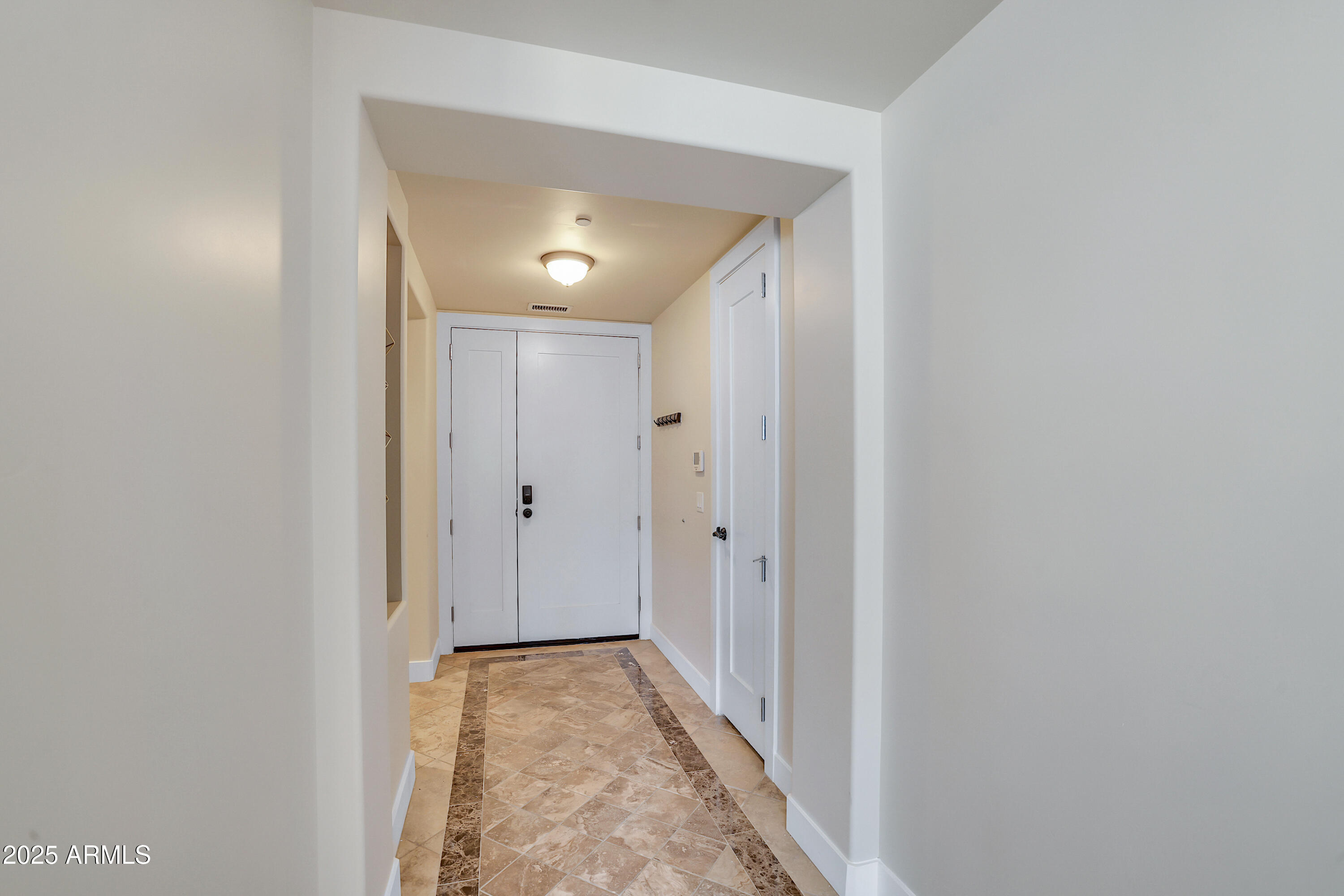 140 E RIO SALADO Parkway, 402