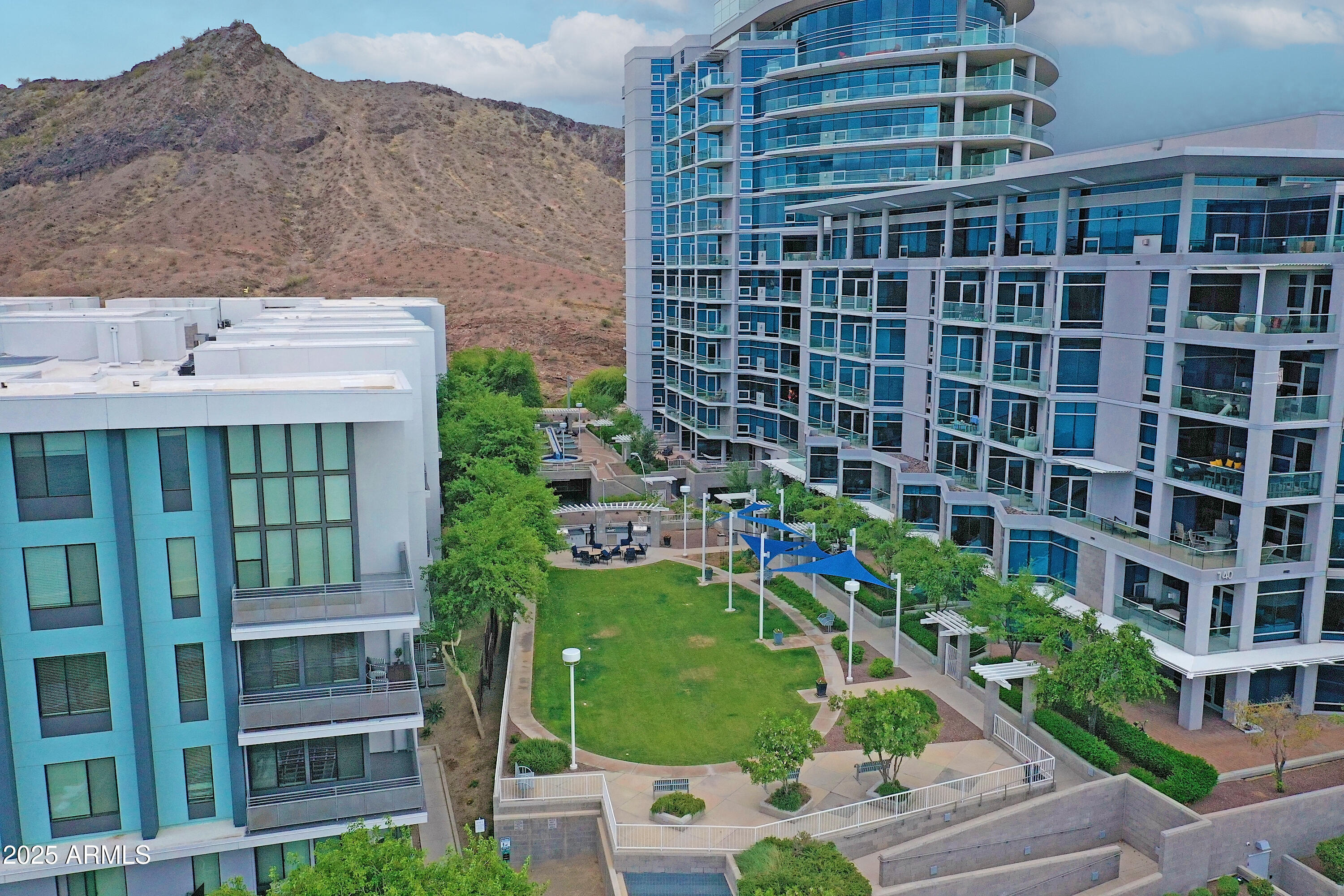 140 E RIO SALADO Parkway, 402