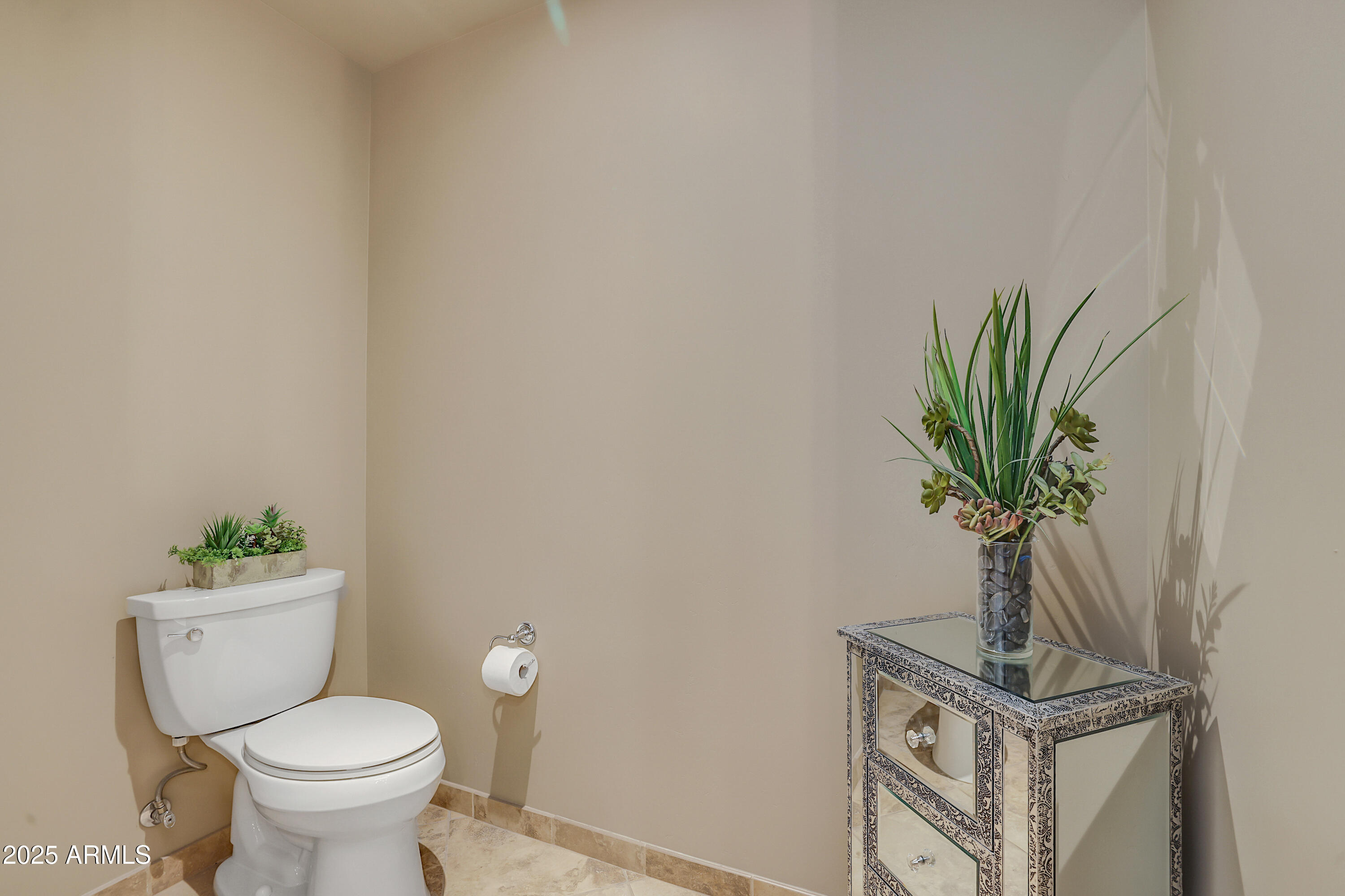 140 E RIO SALADO Parkway, 402