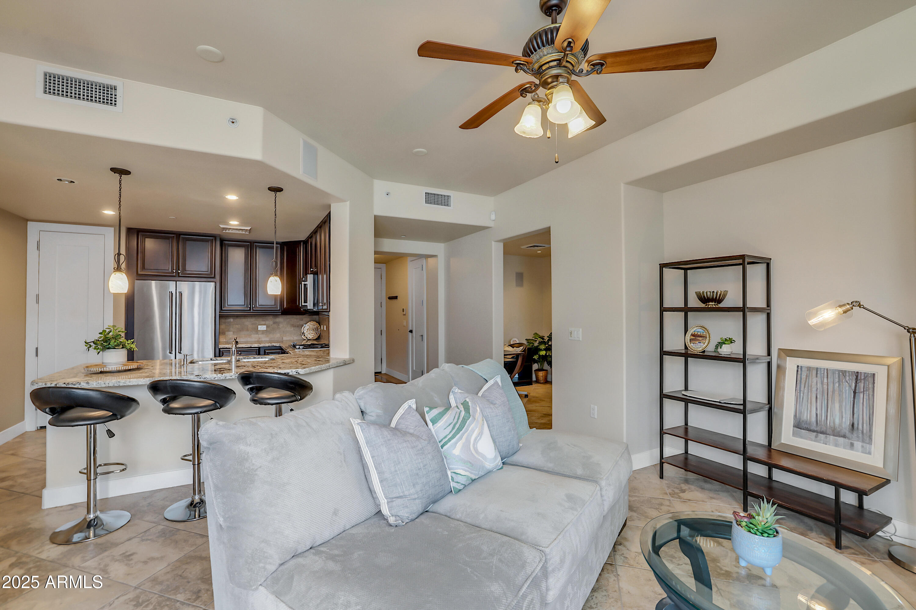 140 E RIO SALADO Parkway, 402