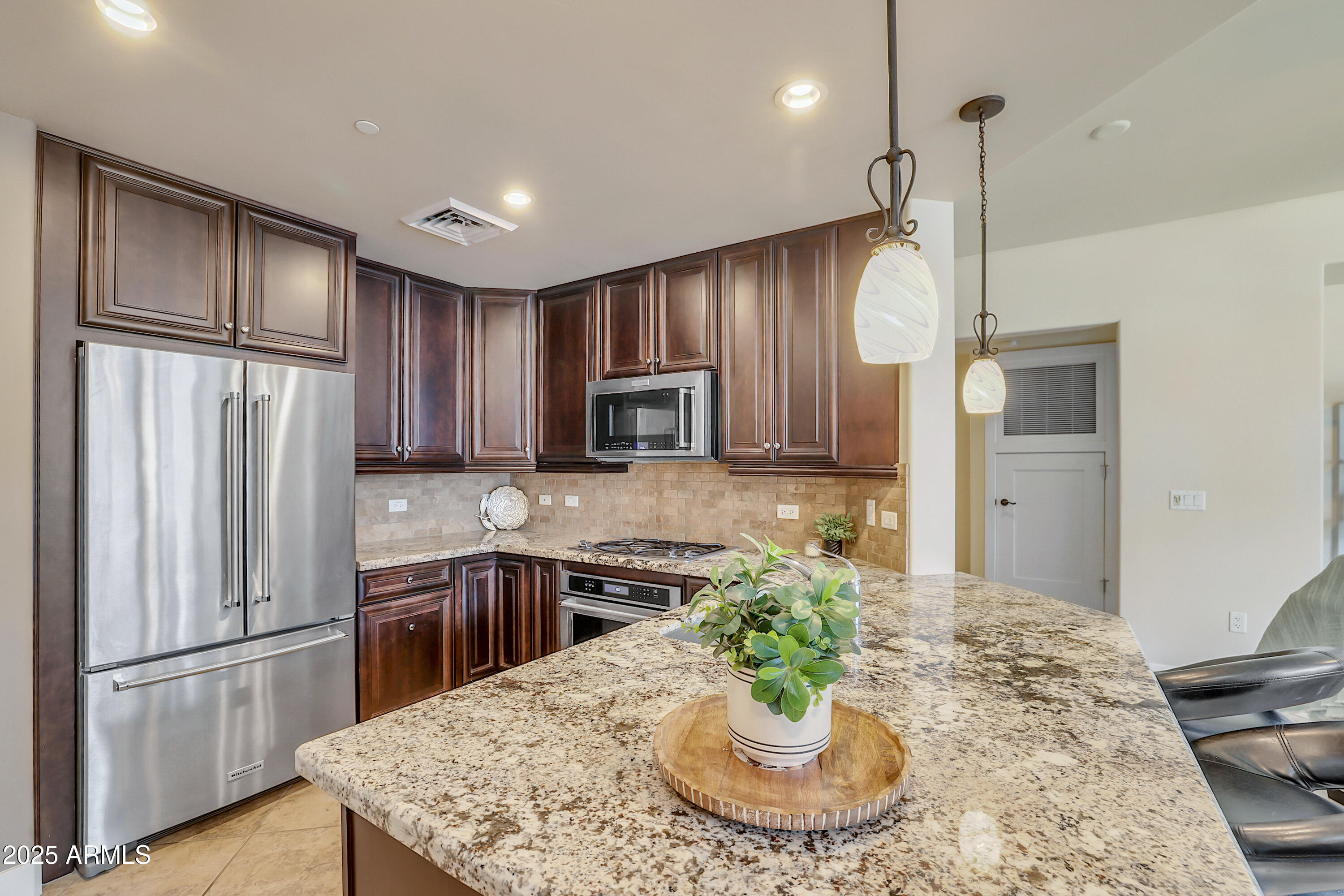 140 E RIO SALADO Parkway, 402