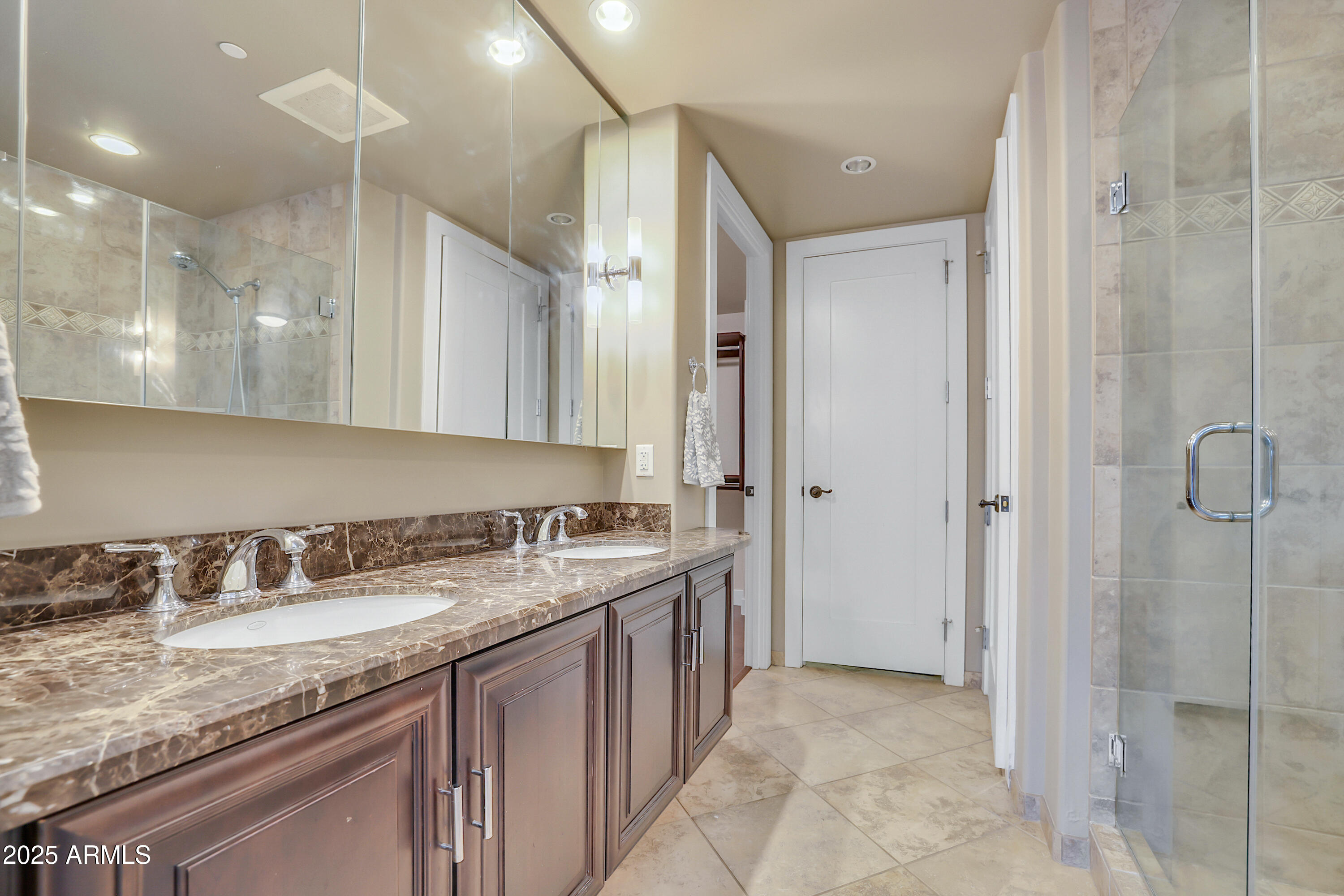 140 E RIO SALADO Parkway, 402